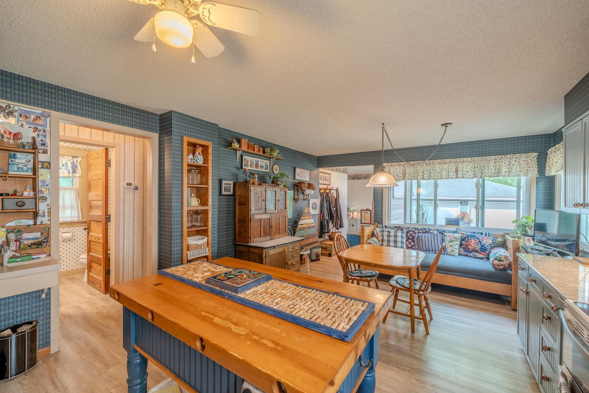 1910 single family home for sale at 1128 Summit Avenue in Detroit Lakes, MN — 4 bed, 3 bath (photo 11 of 44)
