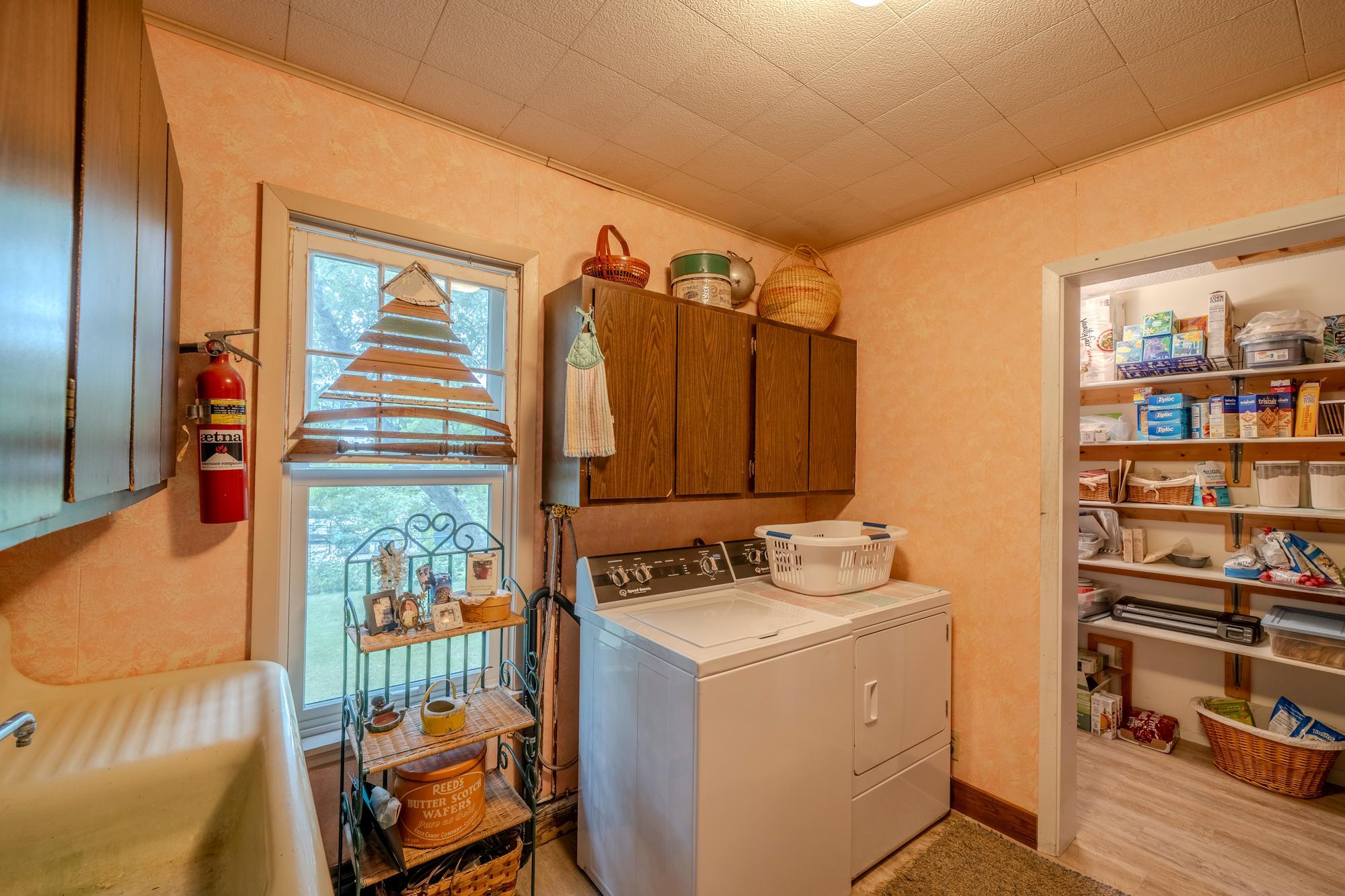 1910 single family home for sale at 1128 Summit Avenue in Detroit Lakes, MN — 4 bed, 3 bath (photo 16 of 44)