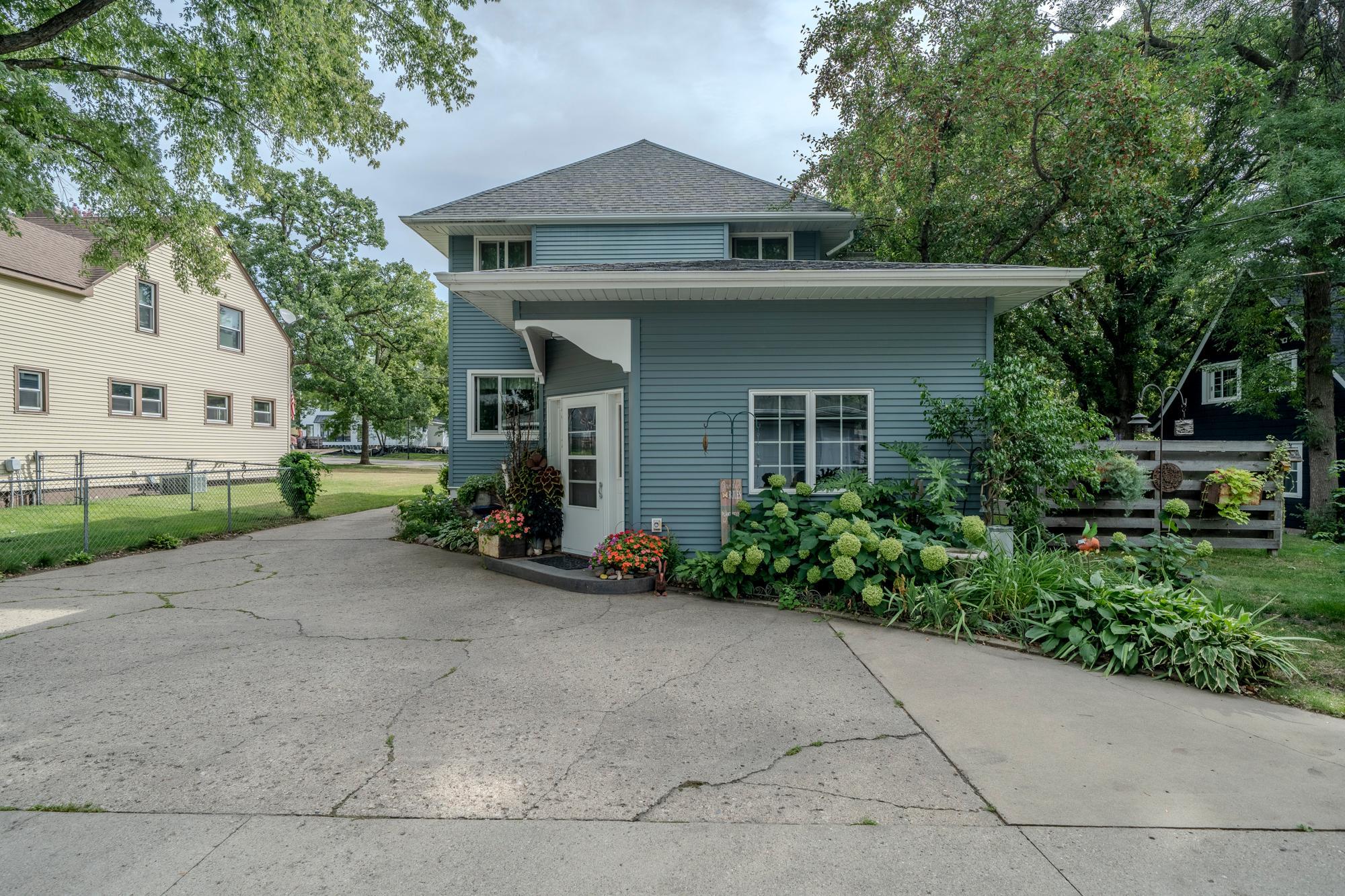 1910 single family home for sale at 1128 Summit Avenue in Detroit Lakes, MN — 4 bed, 3 bath (photo 34 of 44)