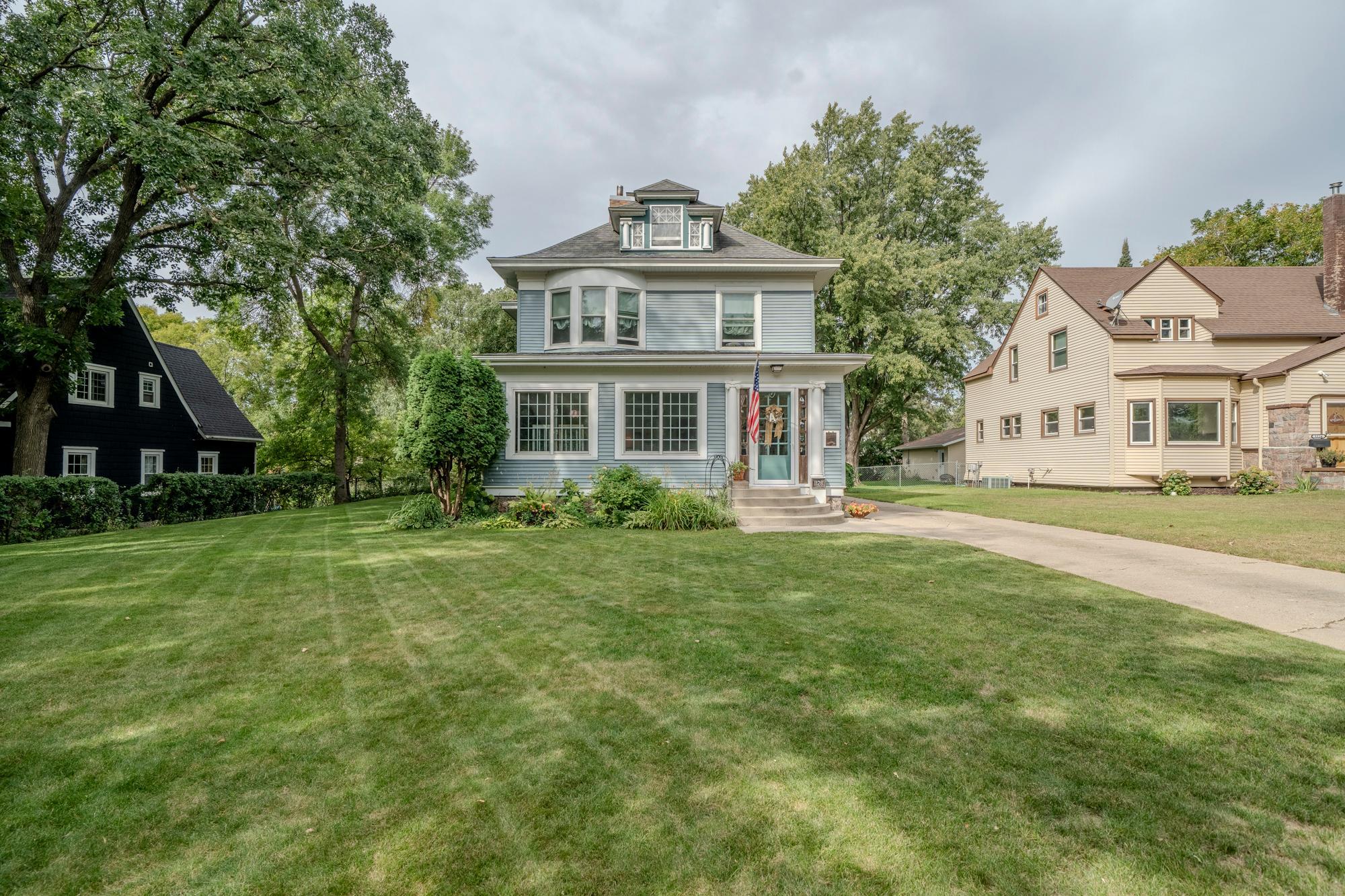 1910 single family home for sale at 1128 Summit Avenue in Detroit Lakes, MN — 4 bed, 3 bath (photo 35 of 44)