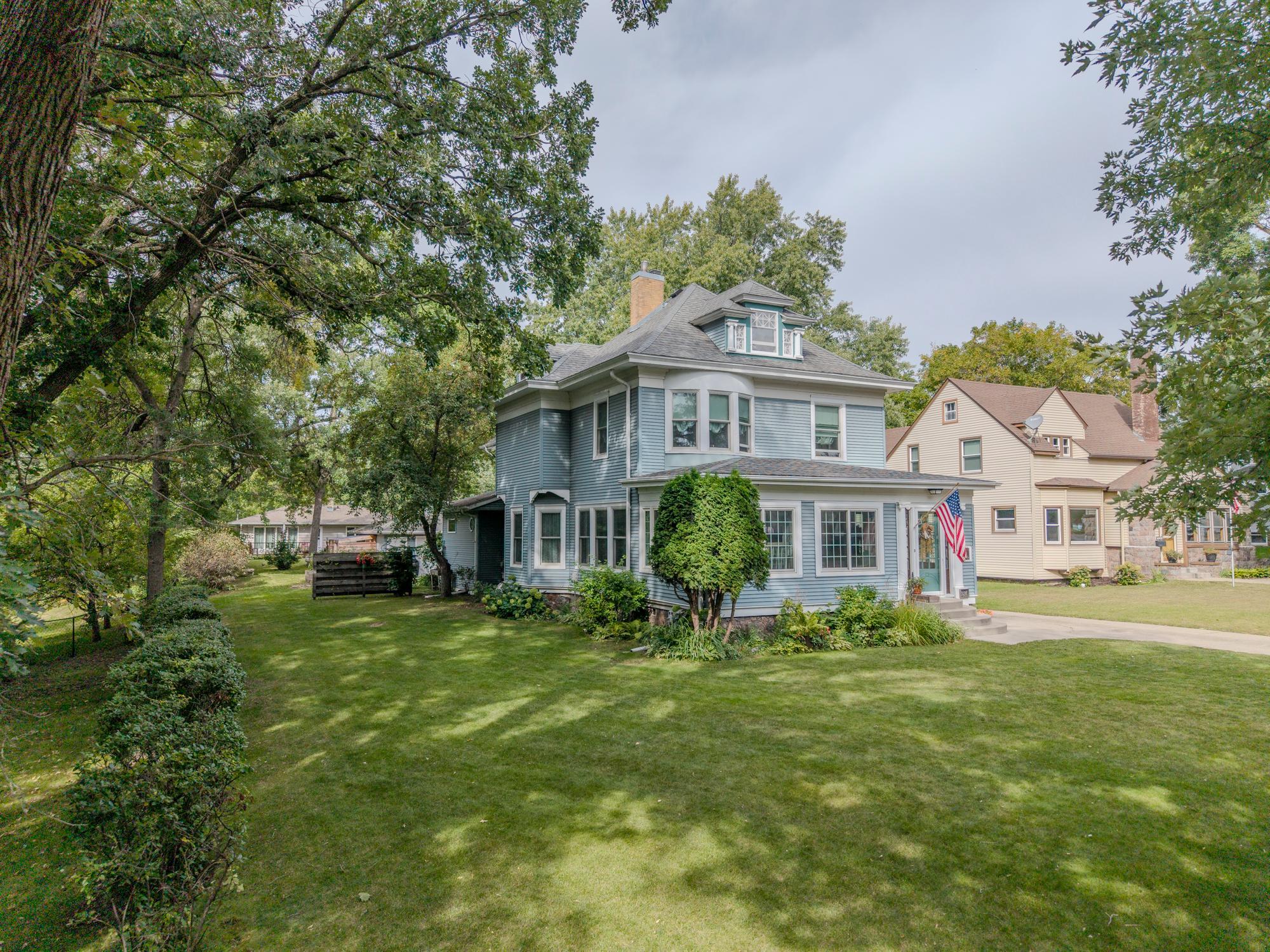 1910 single family home for sale at 1128 Summit Avenue in Detroit Lakes, MN — 4 bed, 3 bath (photo 36 of 44)