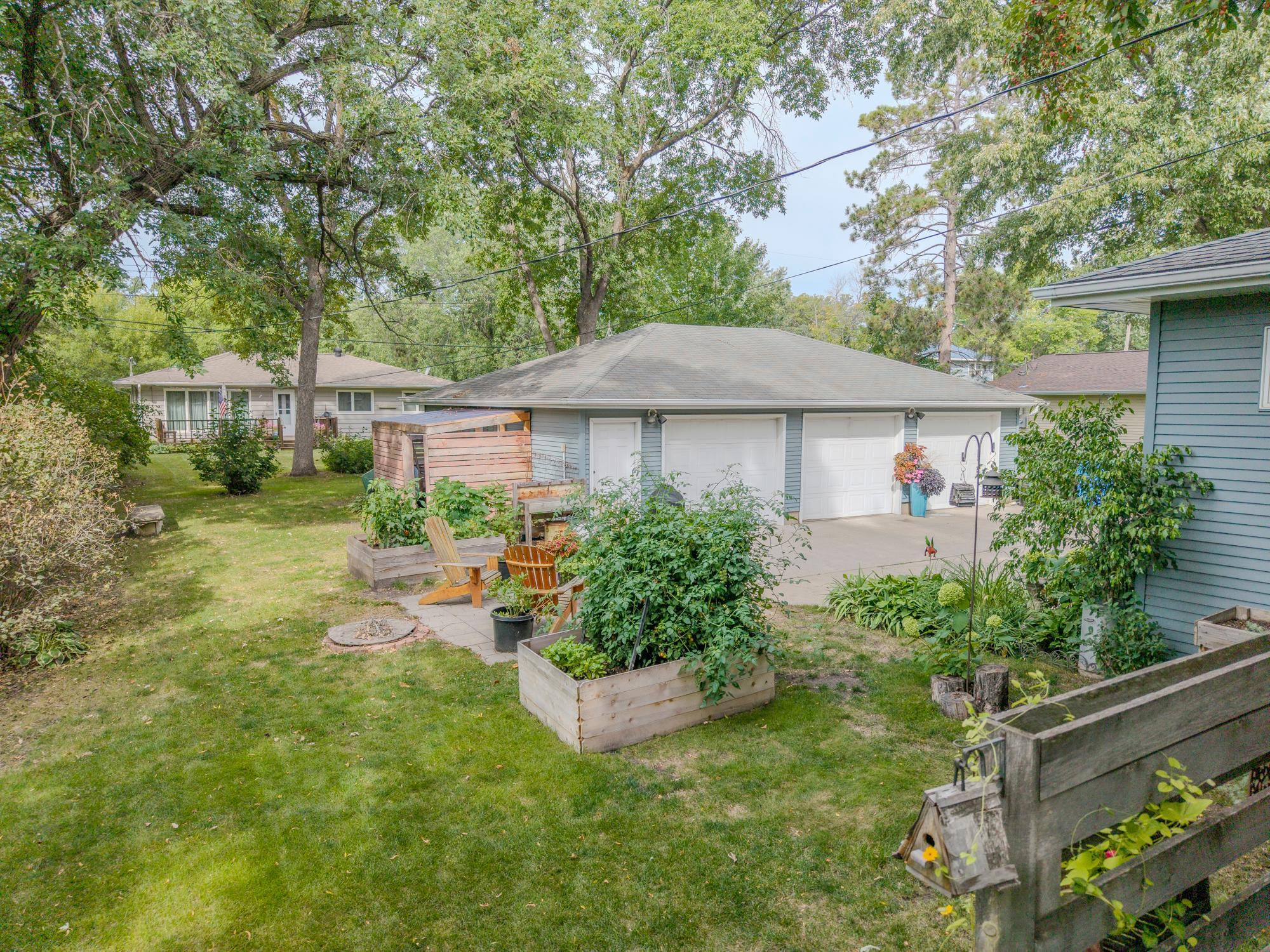 1910 single family home for sale at 1128 Summit Avenue in Detroit Lakes, MN — 4 bed, 3 bath (photo 37 of 44)