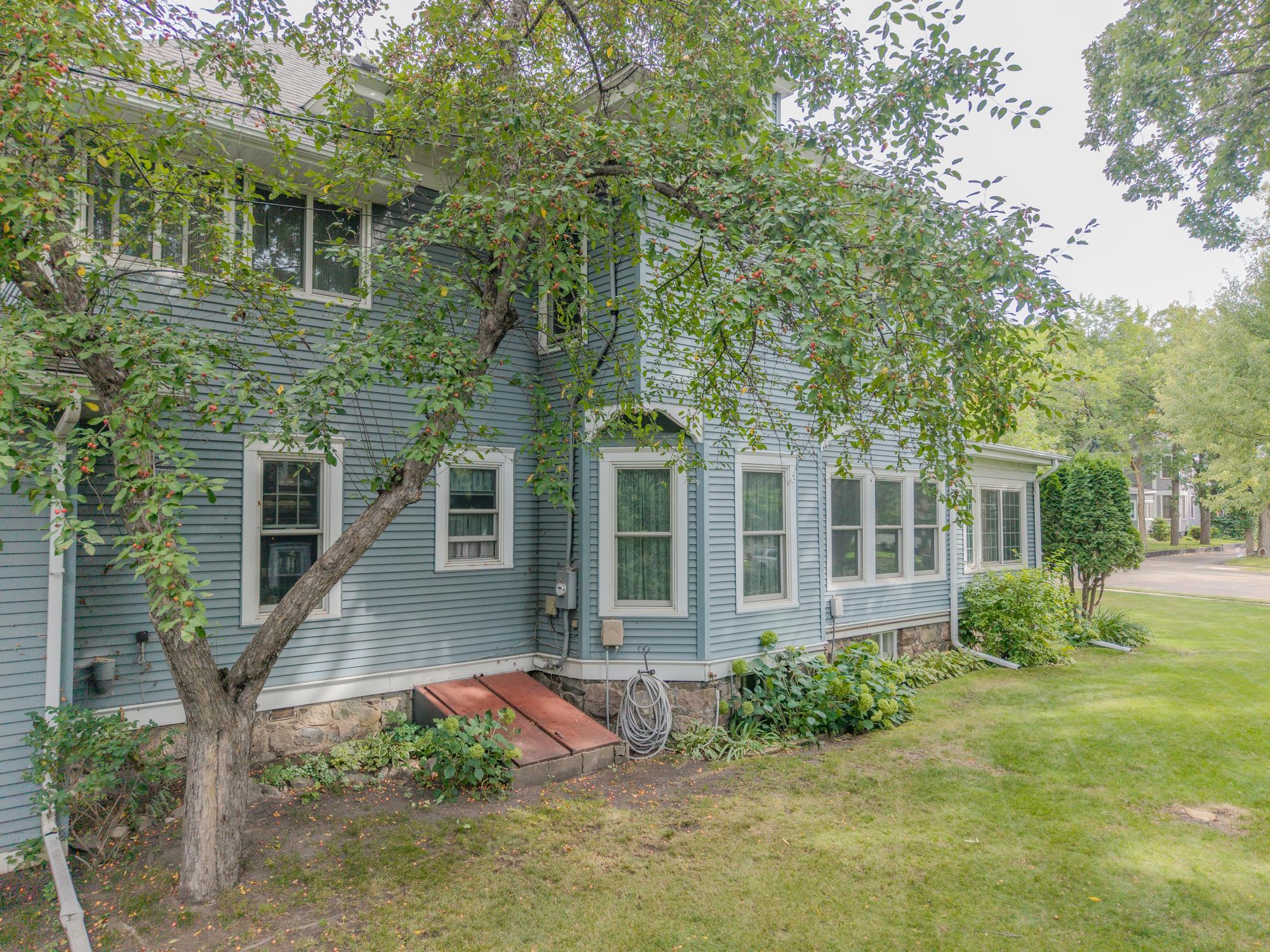 1910 single family home for sale at 1128 Summit Avenue in Detroit Lakes, MN — 4 bed, 3 bath (photo 38 of 44)