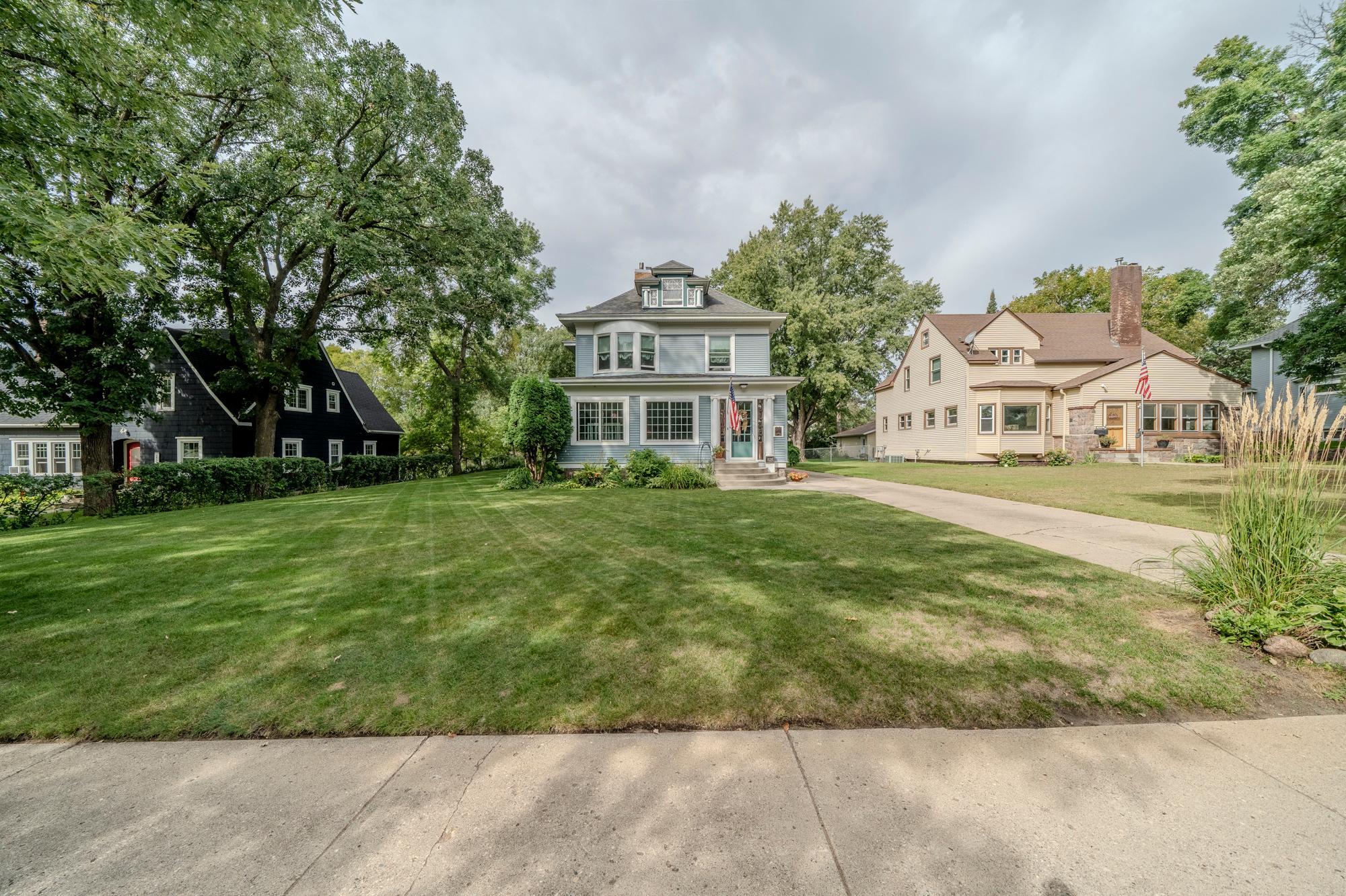 1910 single family home for sale at 1128 Summit Avenue in Detroit Lakes, MN — 4 bed, 3 bath (photo 40 of 44)