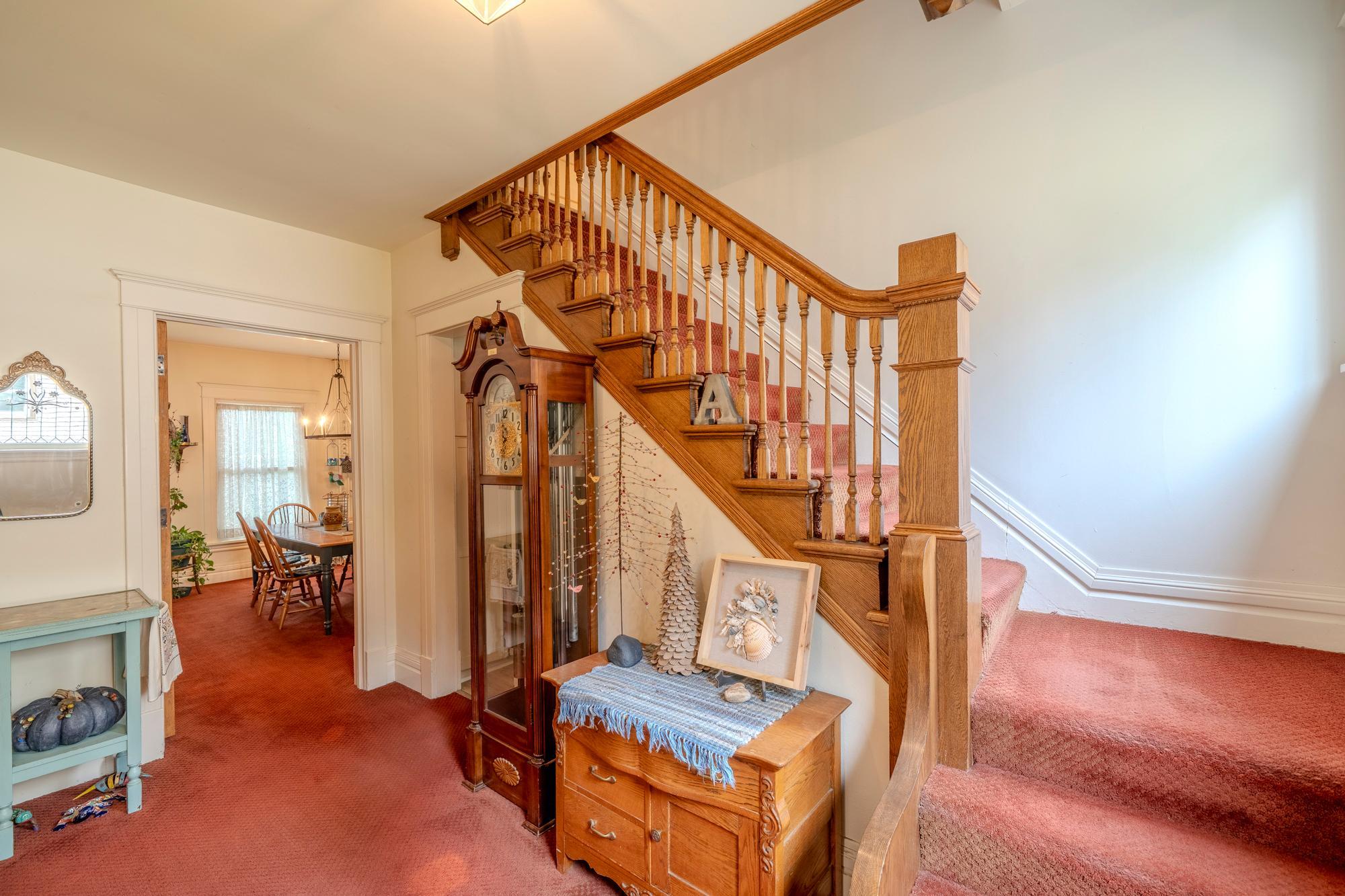 1910 single family home for sale at 1128 Summit Avenue in Detroit Lakes, MN — 4 bed, 3 bath (photo 5 of 44)