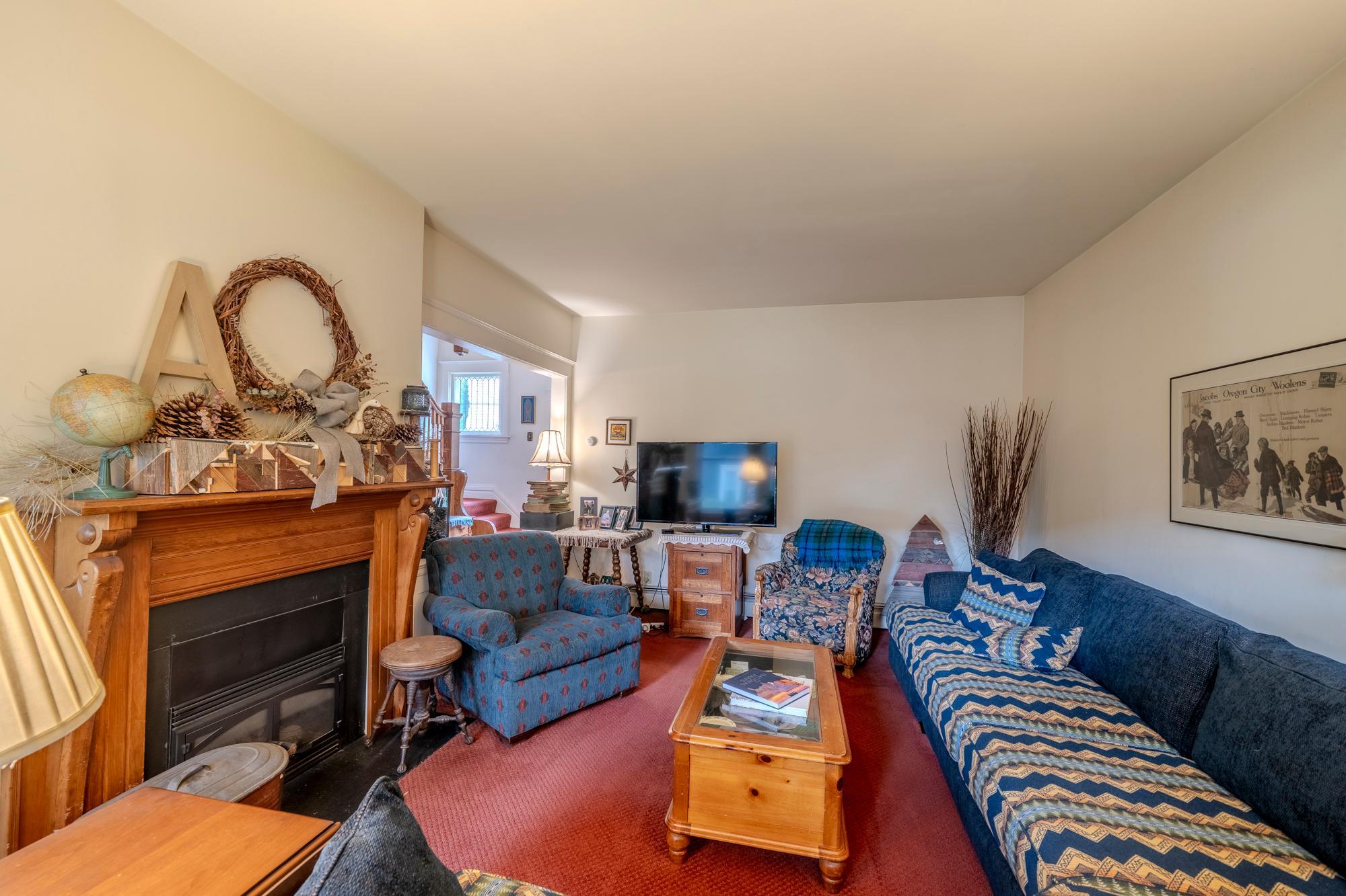 1910 single family home for sale at 1128 Summit Avenue in Detroit Lakes, MN — 4 bed, 3 bath (photo 6 of 44)