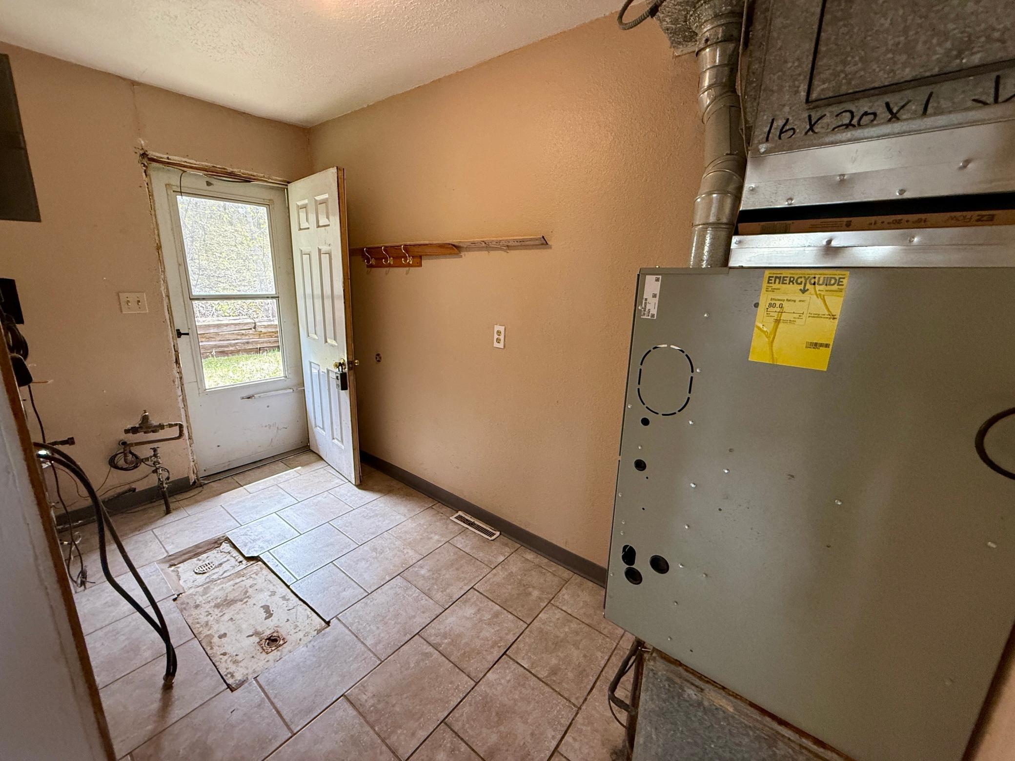 1960 single family home for sale at 622 Valley Avenue SE in Valley City, ND — 3 bed, 1 bath (photo 17 of 21)