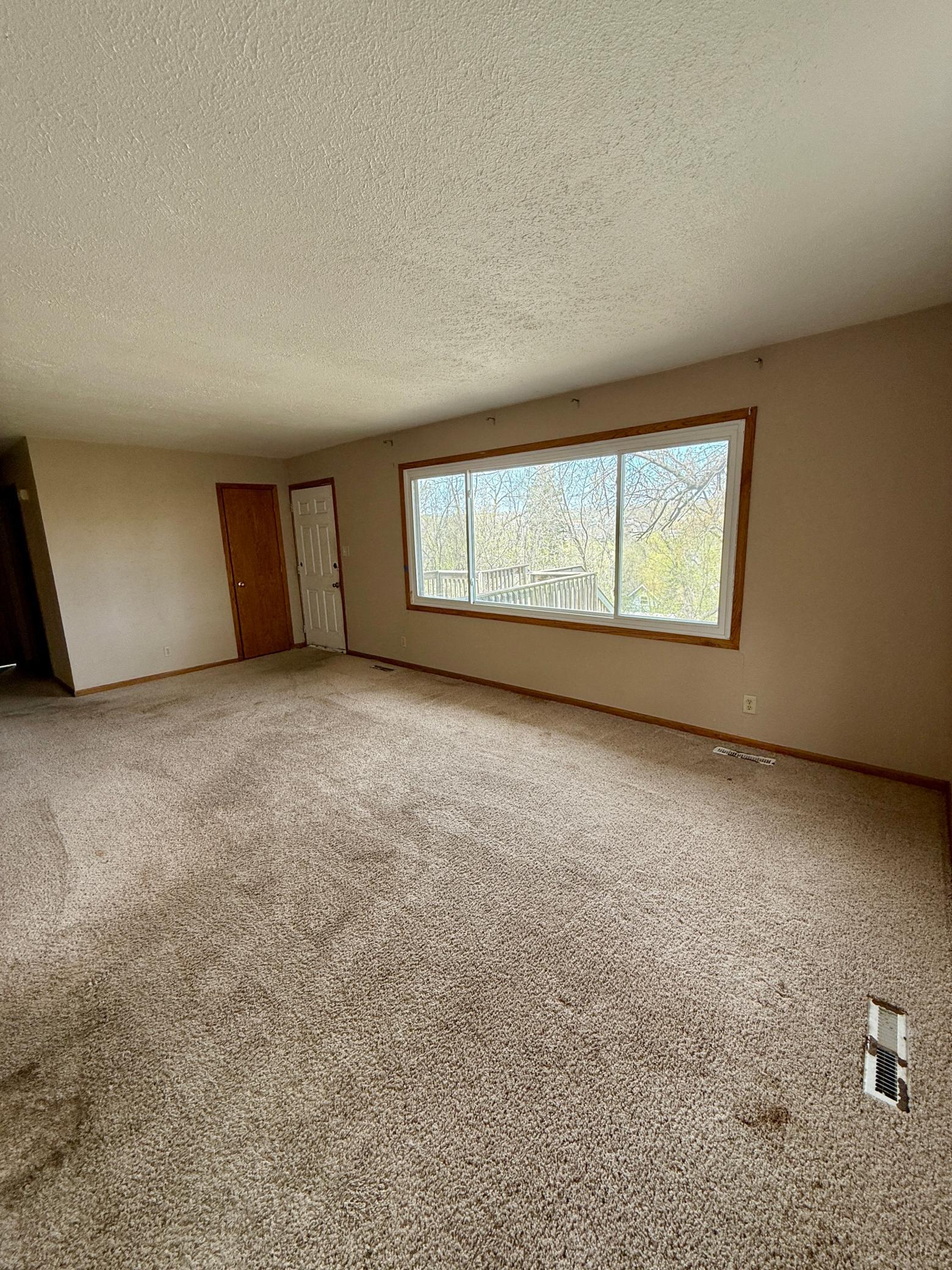 1960 single family home for sale at 622 Valley Avenue SE in Valley City, ND — 3 bed, 1 bath (photo 9 of 21)