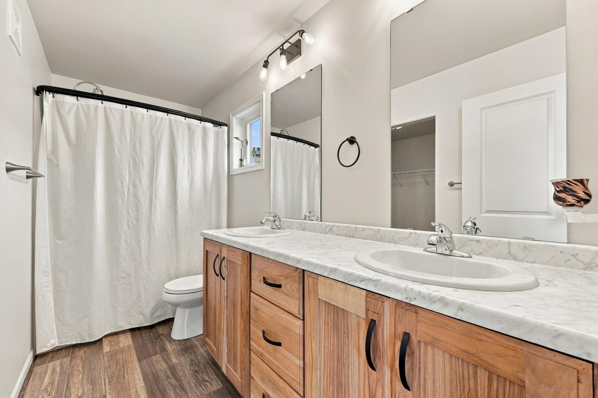 2021 single family home for sale at 7671 Cub Creek Way in Horace, ND — 4 bed, 3 bath (photo 18 of 36)