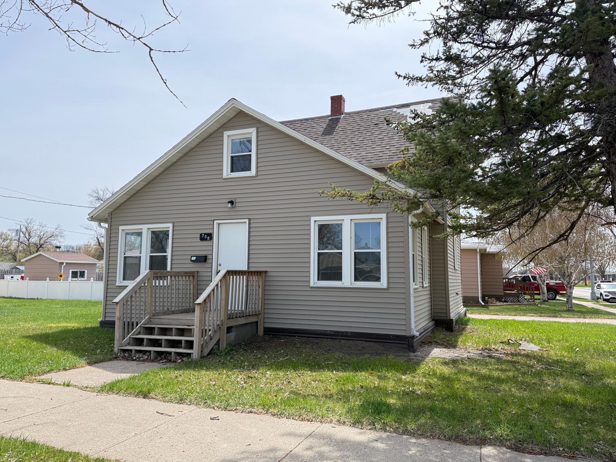 1920 single family home for sale at 755 4th Street SW in Valley City, ND — 3 bed, 2 bath