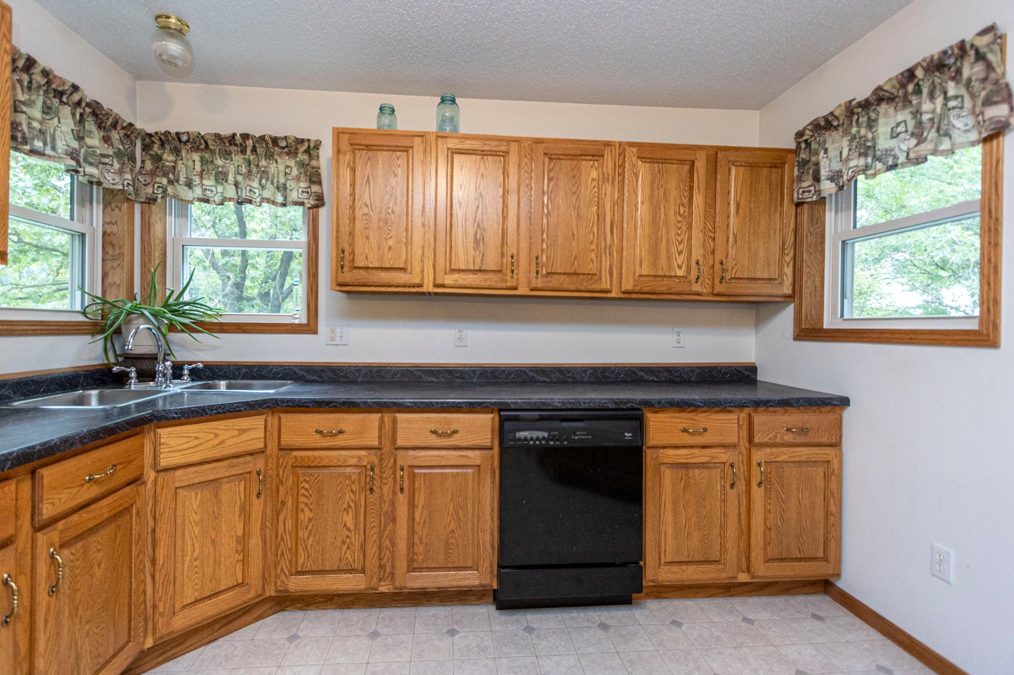 2002 single family home for sale at 358 2nd Street in Miltona, MN — 4 bed, 3 bath (photo 10 of 53)