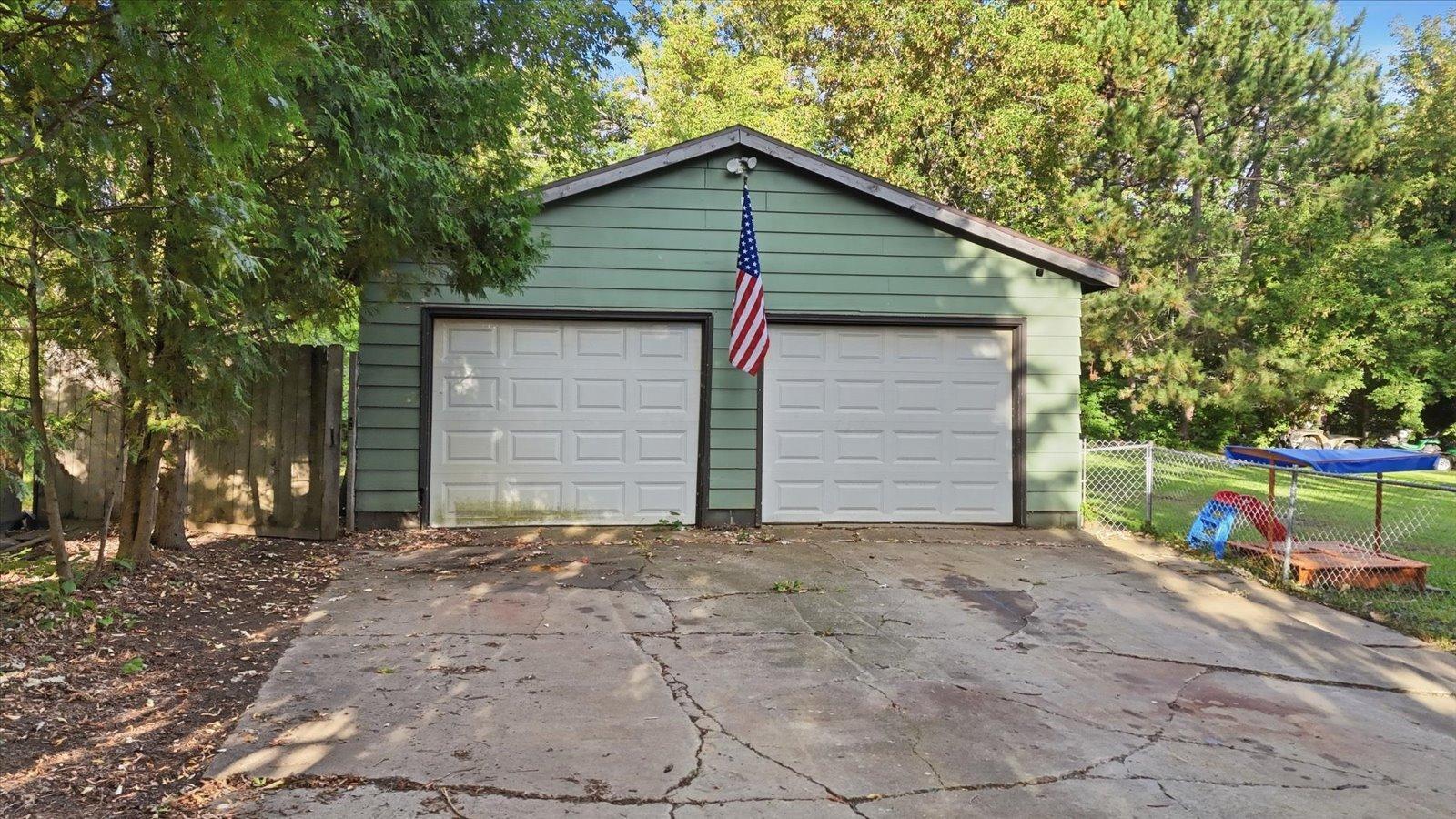 1945 single family home for sale at 309 SW 10th Avenue in Grand Rapids, MN — 2 bed, 2 bath (photo 2 of 29)