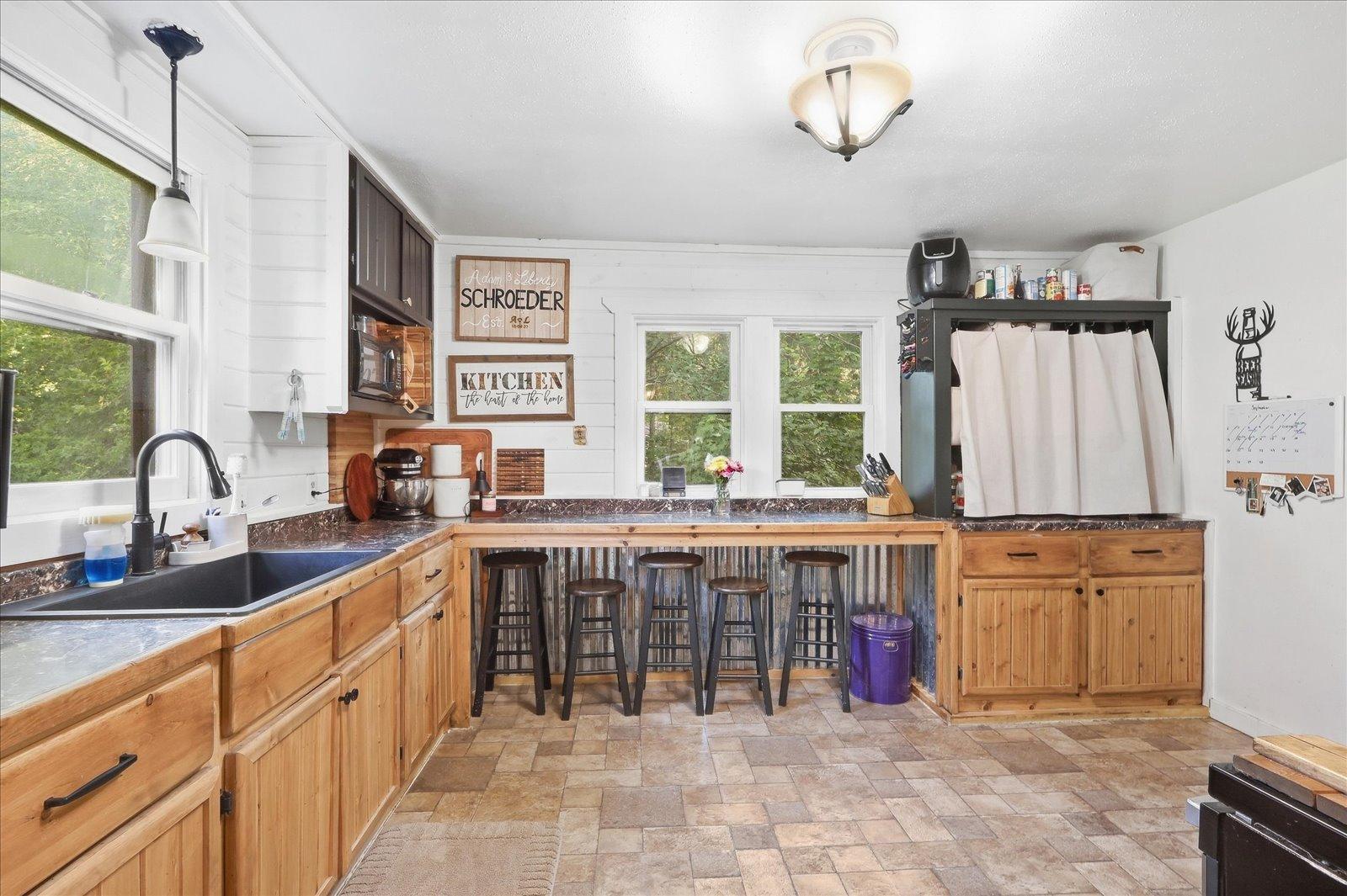 1945 single family home for sale at 309 SW 10th Avenue in Grand Rapids, MN — 2 bed, 2 bath (photo 5 of 29)