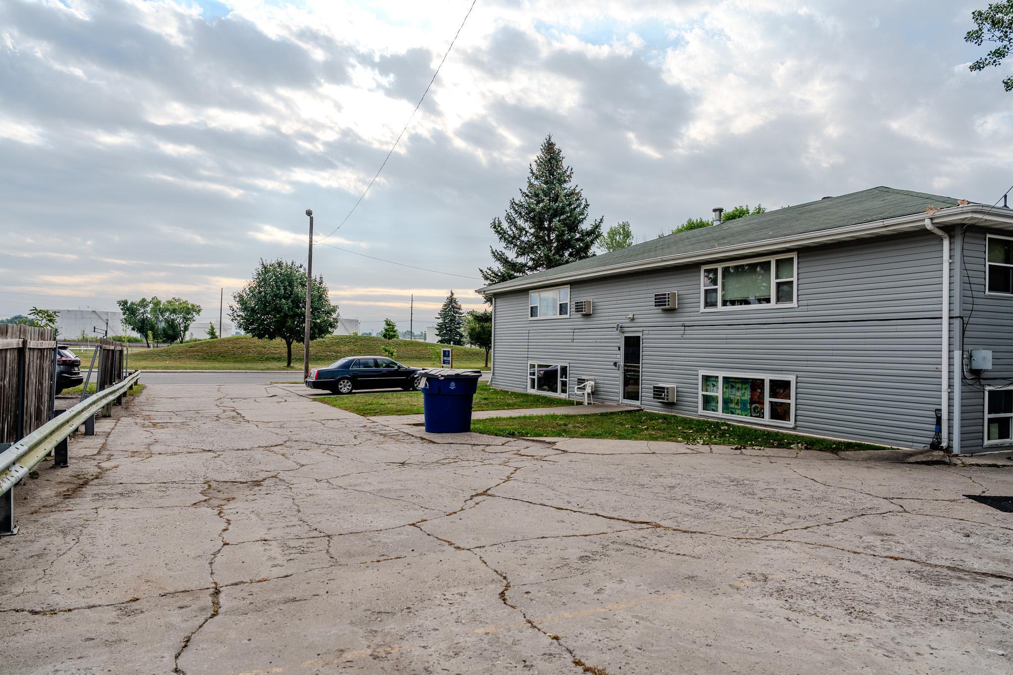 1963 home for sale at 917 19th Street S in Moorhead, MN — 12 bed, 4 bath (photo 2 of 35)