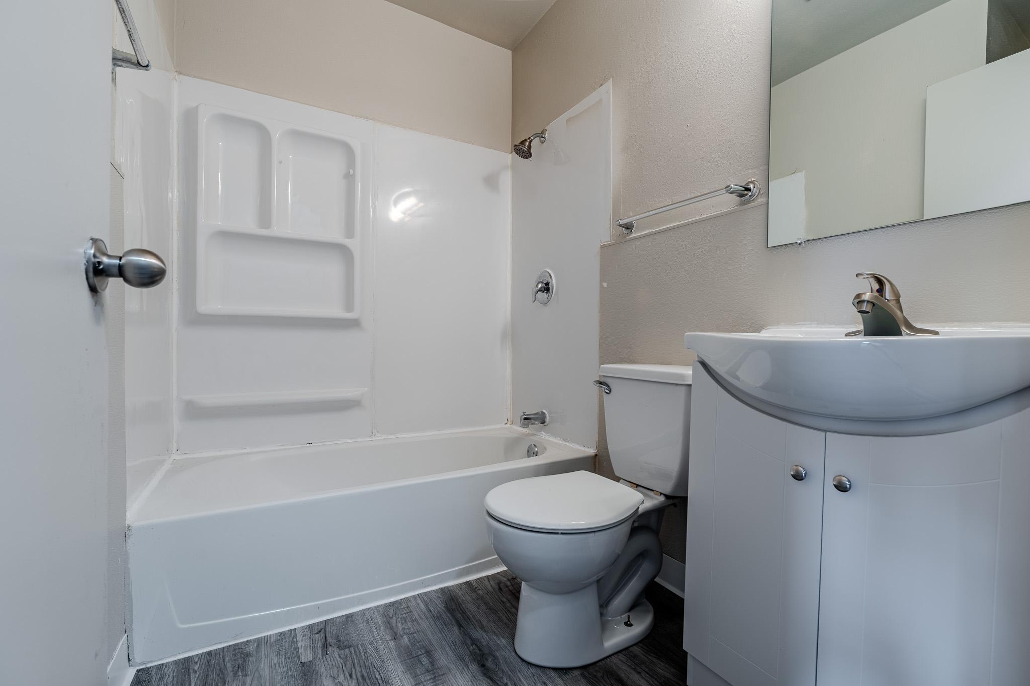 1963 home for sale at 917 19th Street S in Moorhead, MN — 12 bed, 4 bath (photo 17 of 35)