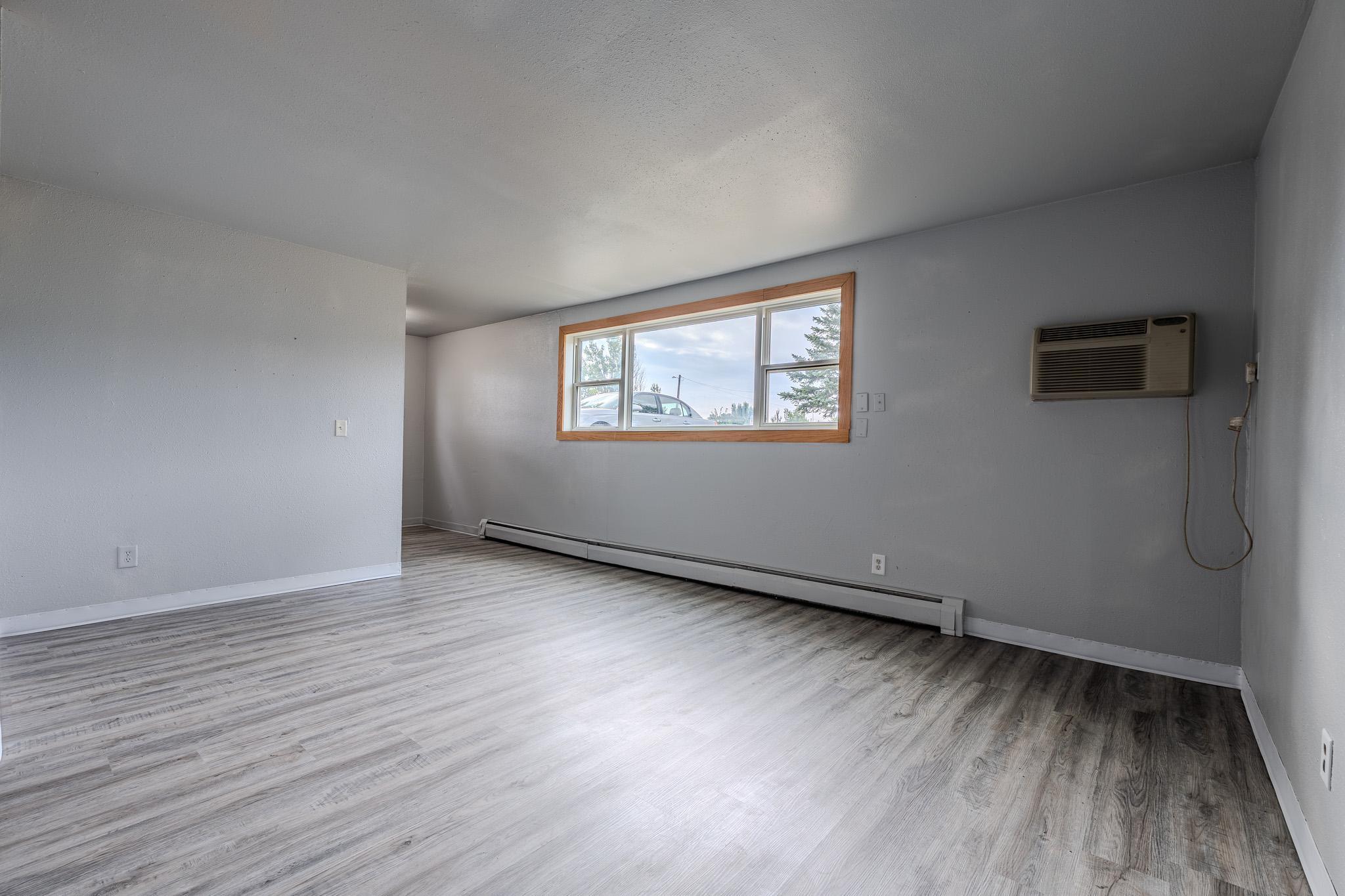 1963 home for sale at 917 19th Street S in Moorhead, MN — 12 bed, 4 bath (photo 21 of 35)