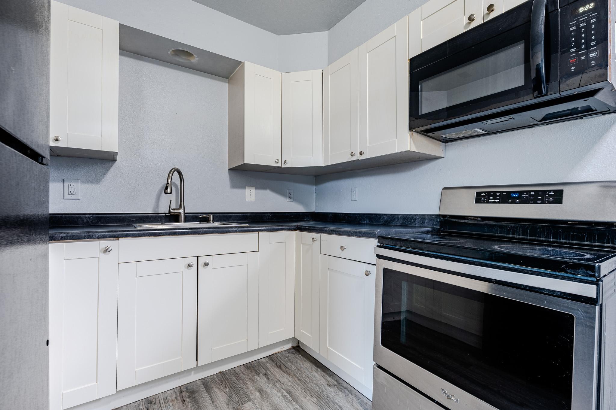 1963 home for sale at 917 19th Street S in Moorhead, MN — 12 bed, 4 bath (photo 23 of 35)