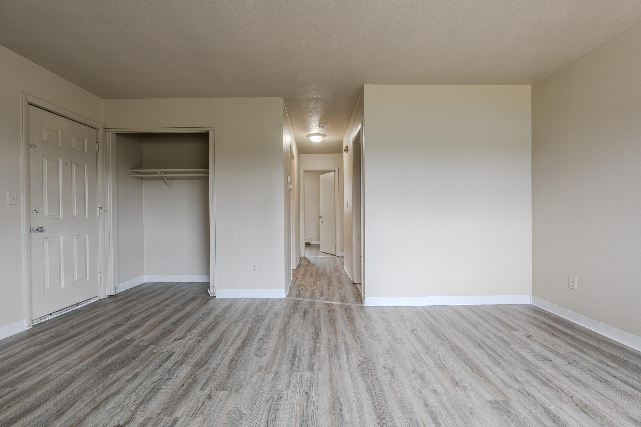 1963 home for sale at 917 19th Street S in Moorhead, MN — 12 bed, 4 bath (photo 27 of 35)