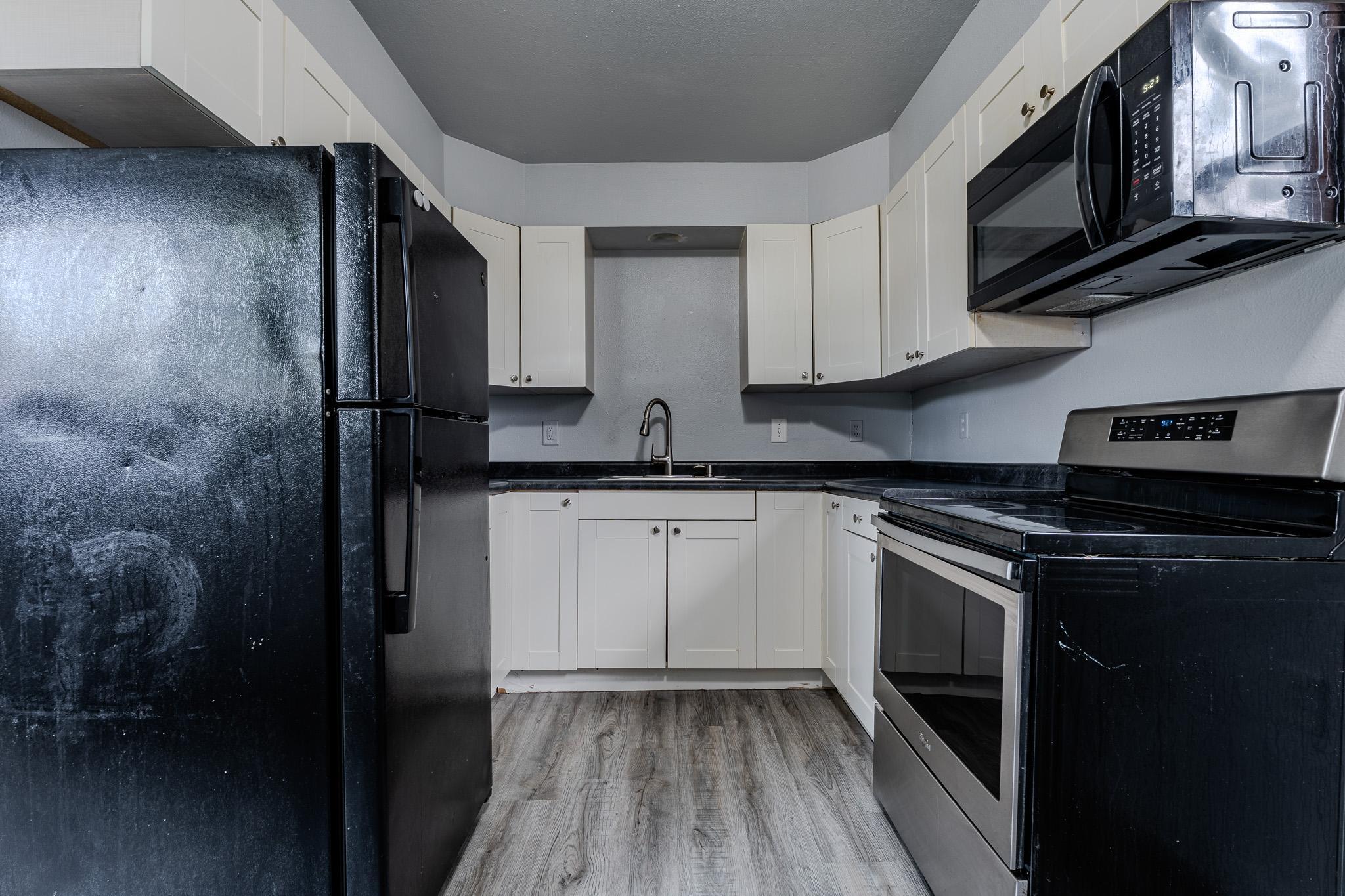 1963 home for sale at 917 19th Street S in Moorhead, MN — 12 bed, 4 bath (photo 10 of 35)