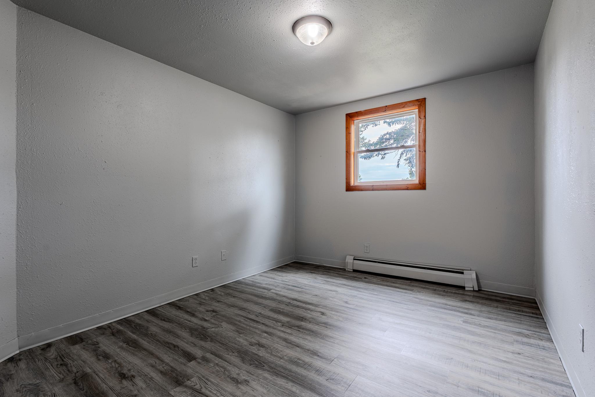 1963 home for sale at 921 19th Street S in Moorhead, MN — 12 bed, 4 bath (photo 14 of 32)