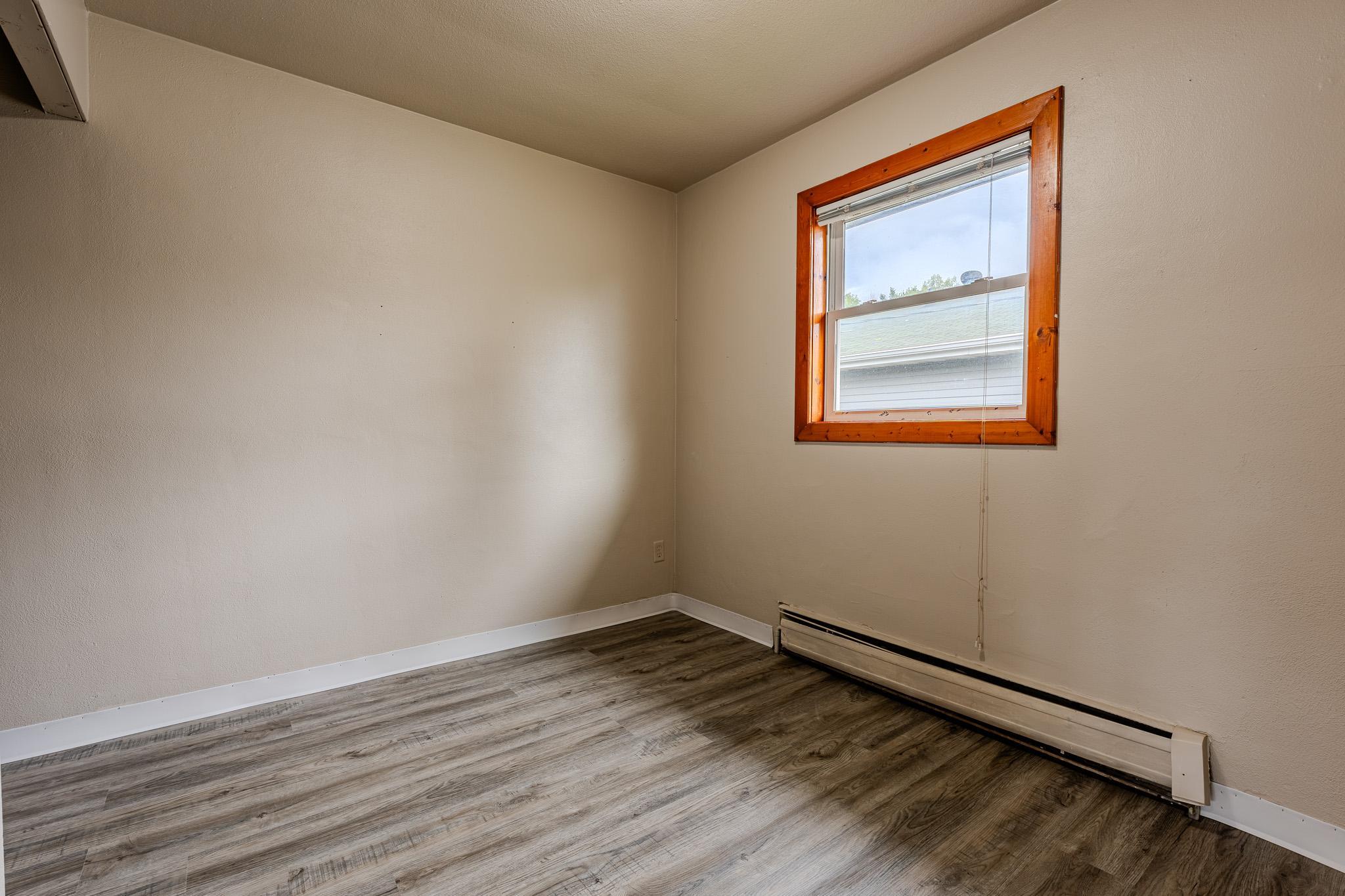 1963 home for sale at 921 19th Street S in Moorhead, MN — 12 bed, 4 bath (photo 15 of 32)