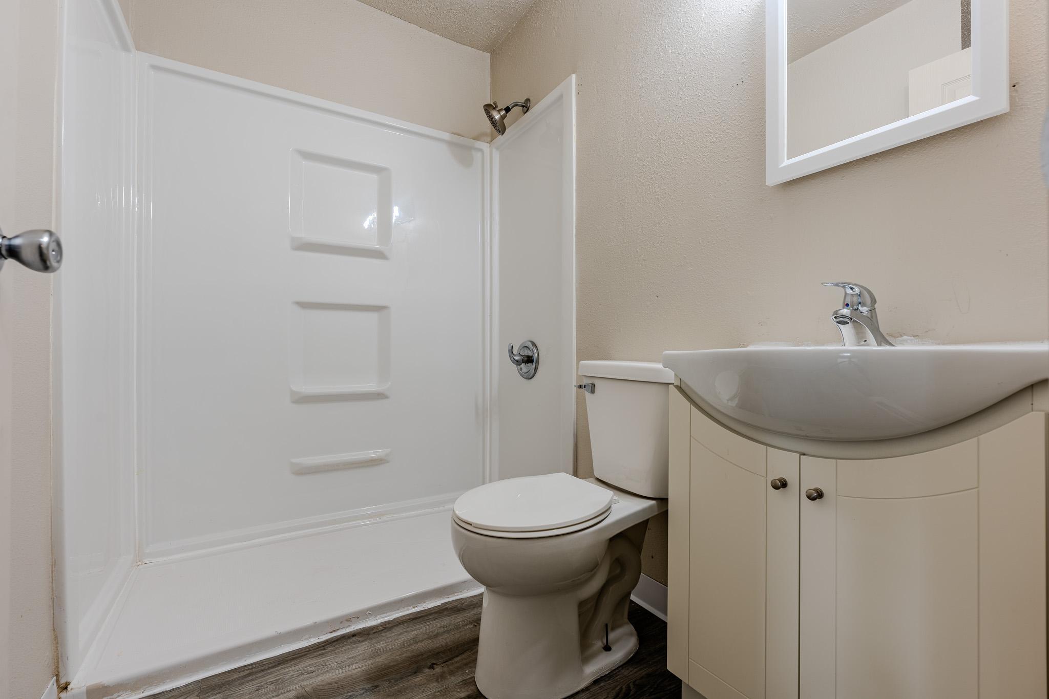 1963 home for sale at 921 19th Street S in Moorhead, MN — 12 bed, 4 bath (photo 17 of 32)