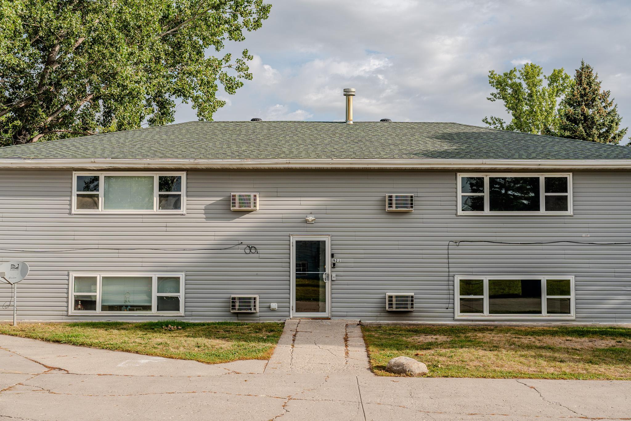 1963 home for sale at 921 19th Street S in Moorhead, MN — 12 bed, 4 bath (photo 3 of 32)