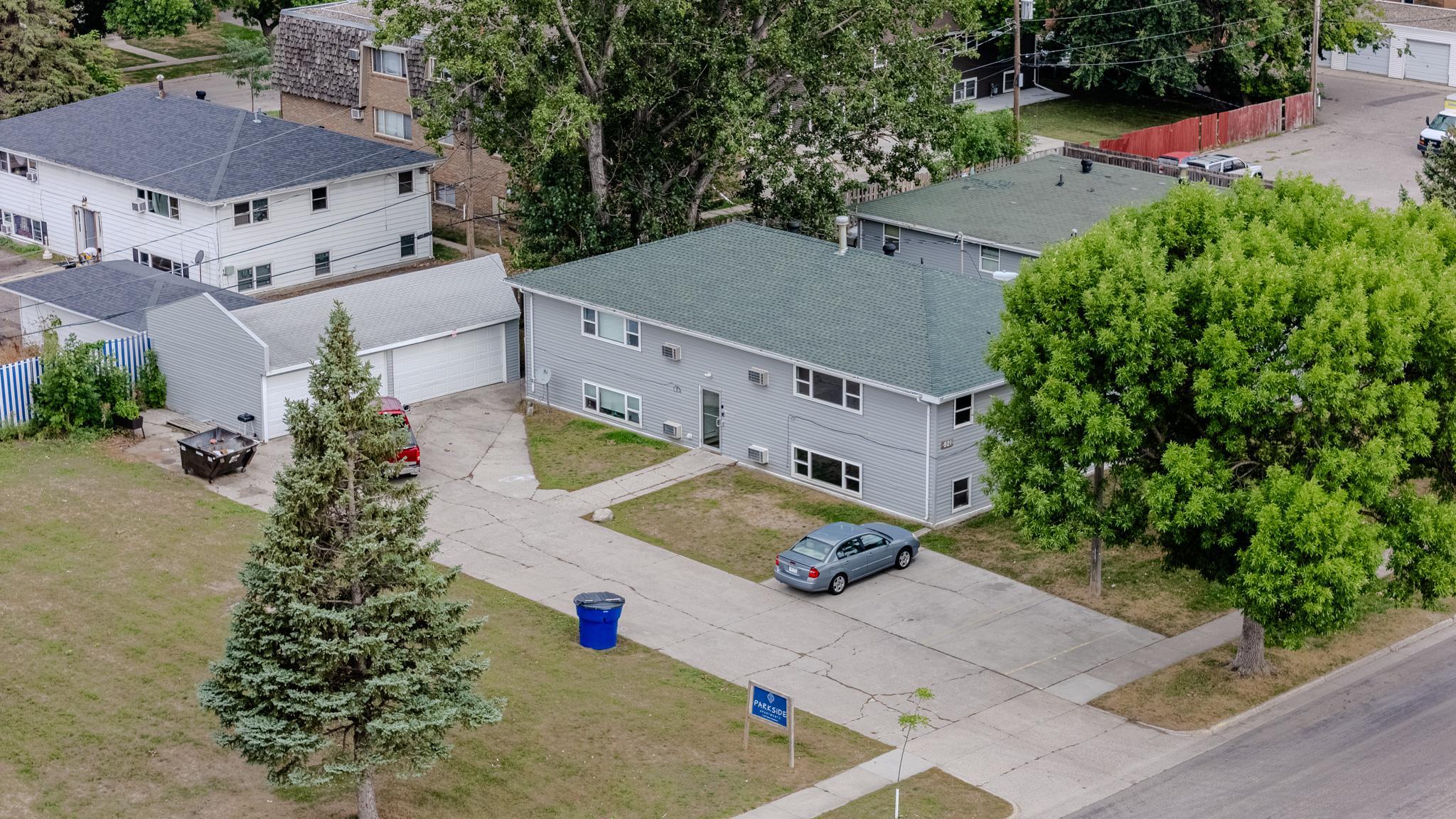 1963 home for sale at 921 19th Street S in Moorhead, MN — 12 bed, 4 bath (photo 5 of 32)