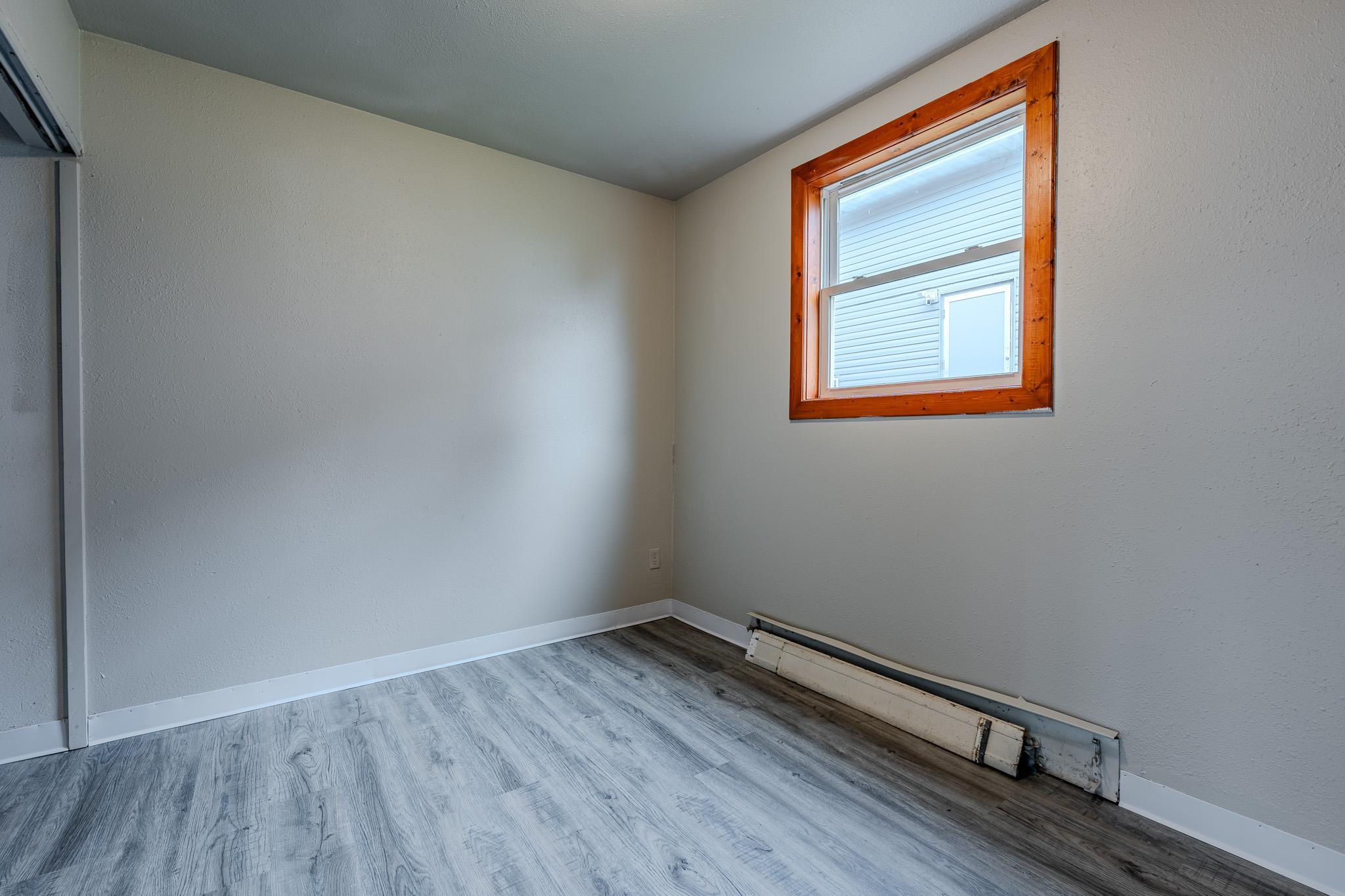 1963 home for sale at 921 19th Street S in Moorhead, MN — 12 bed, 4 bath (photo 10 of 32)