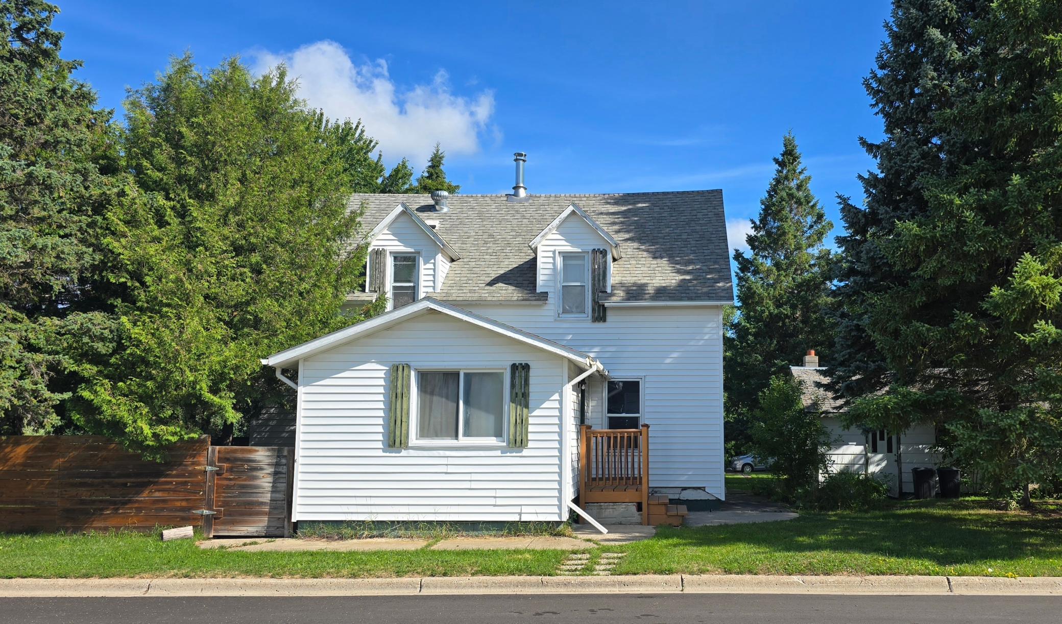 1910 single family home for sale at 125 4th Avenue SE in Clearbrook, MN — 4 bed, 2 bath