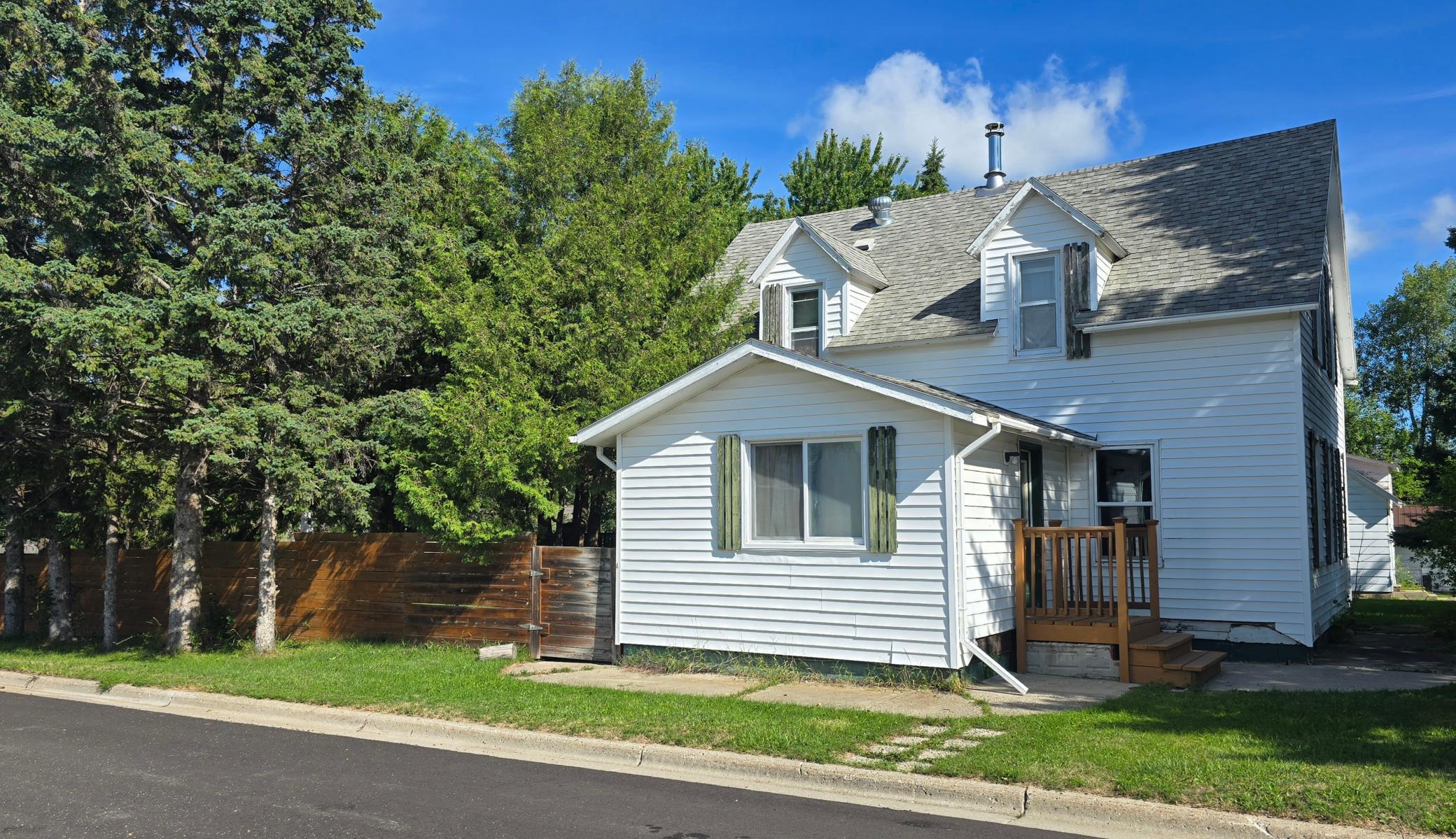 1910 single family home for sale at 125 4th Avenue SE in Clearbrook, MN — 4 bed, 2 bath (photo 28 of 32)