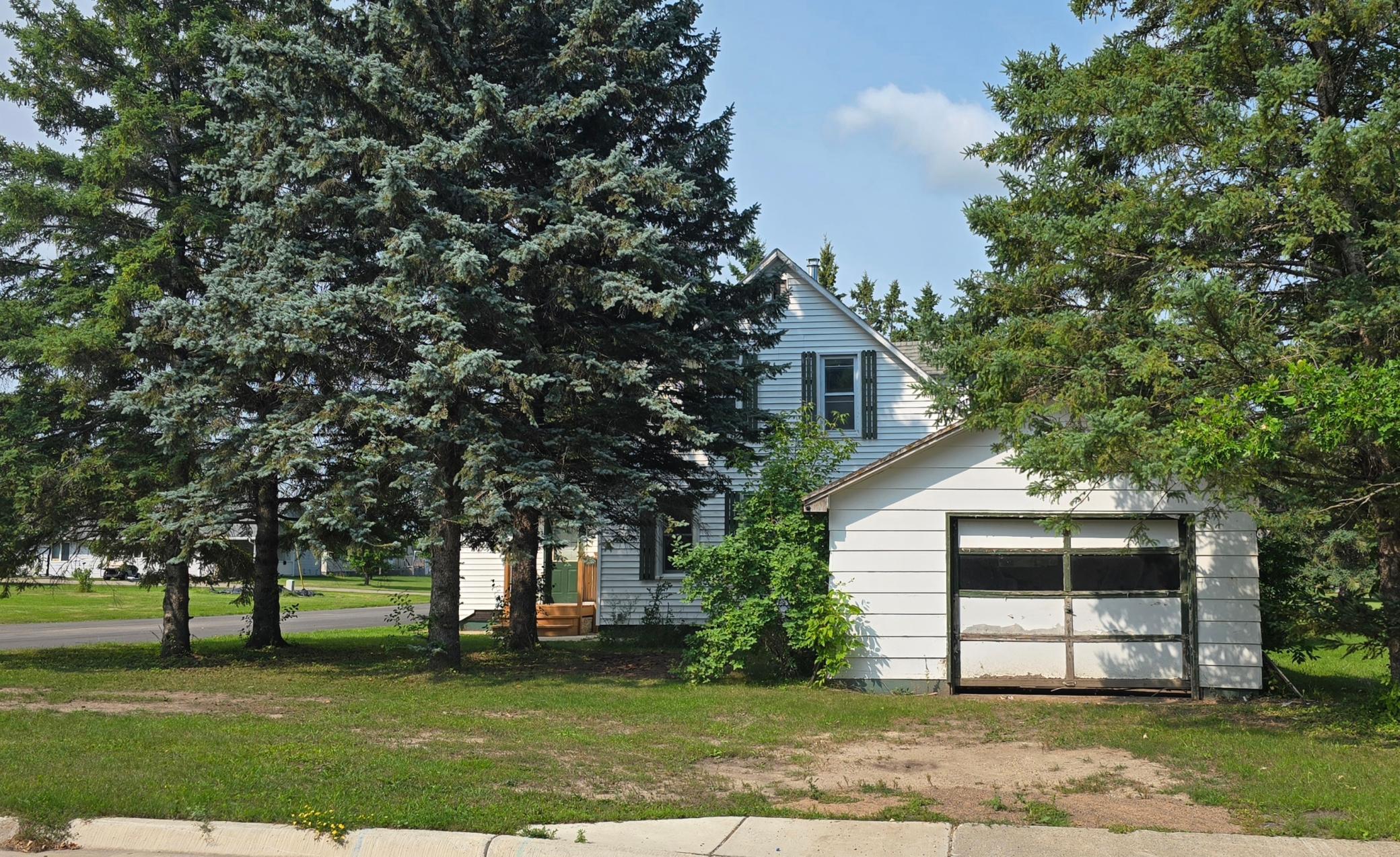 1910 single family home for sale at 125 4th Avenue SE in Clearbrook, MN — 4 bed, 2 bath (photo 31 of 32)