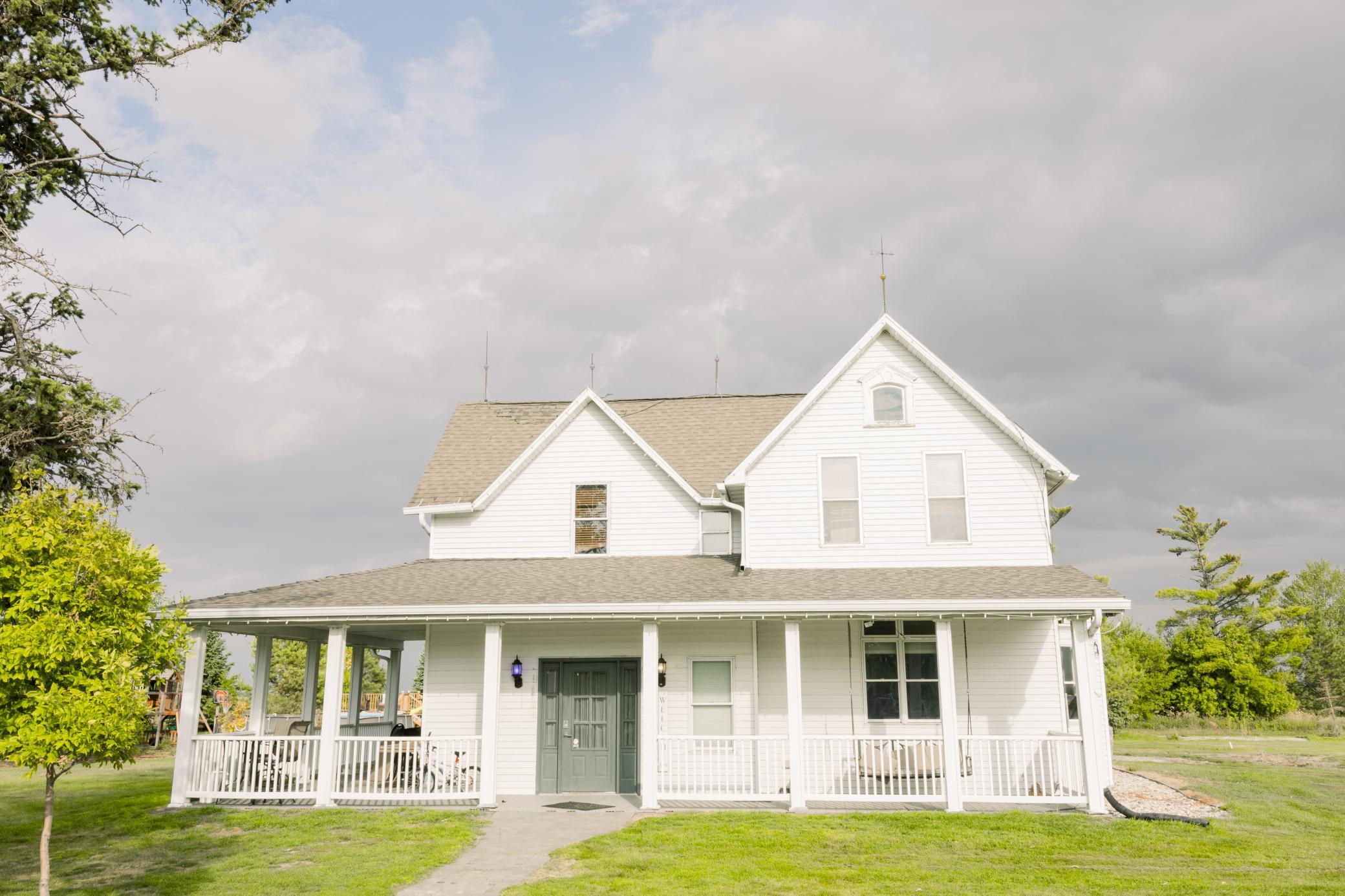 1900 single family home for sale at 15956 52nd Street SE in Kindred, ND — 4 bed, 2 bath (photo 3 of 42)