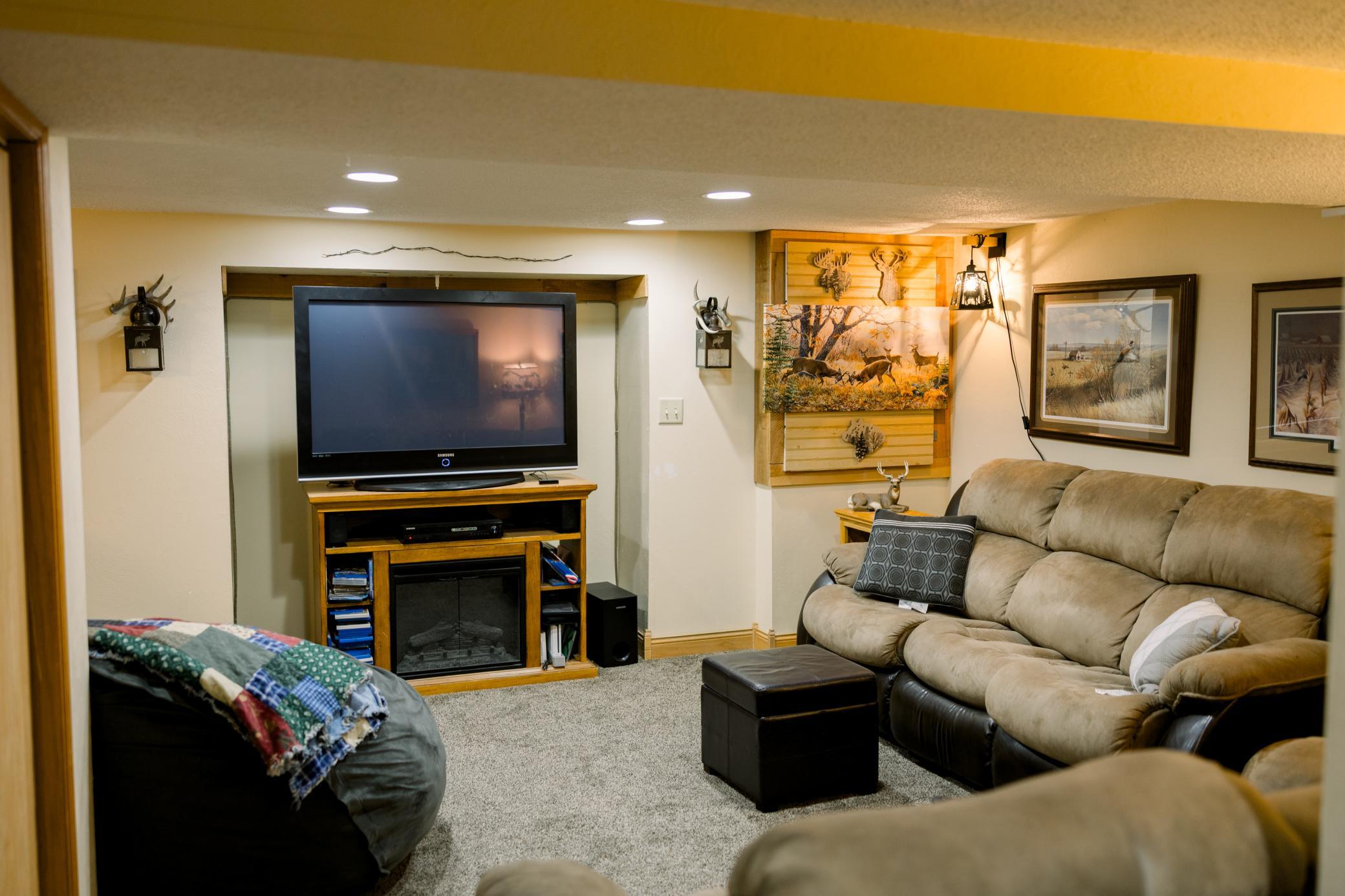1900 single family home for sale at 15956 52nd Street SE in Kindred, ND — 4 bed, 2 bath (photo 24 of 42)