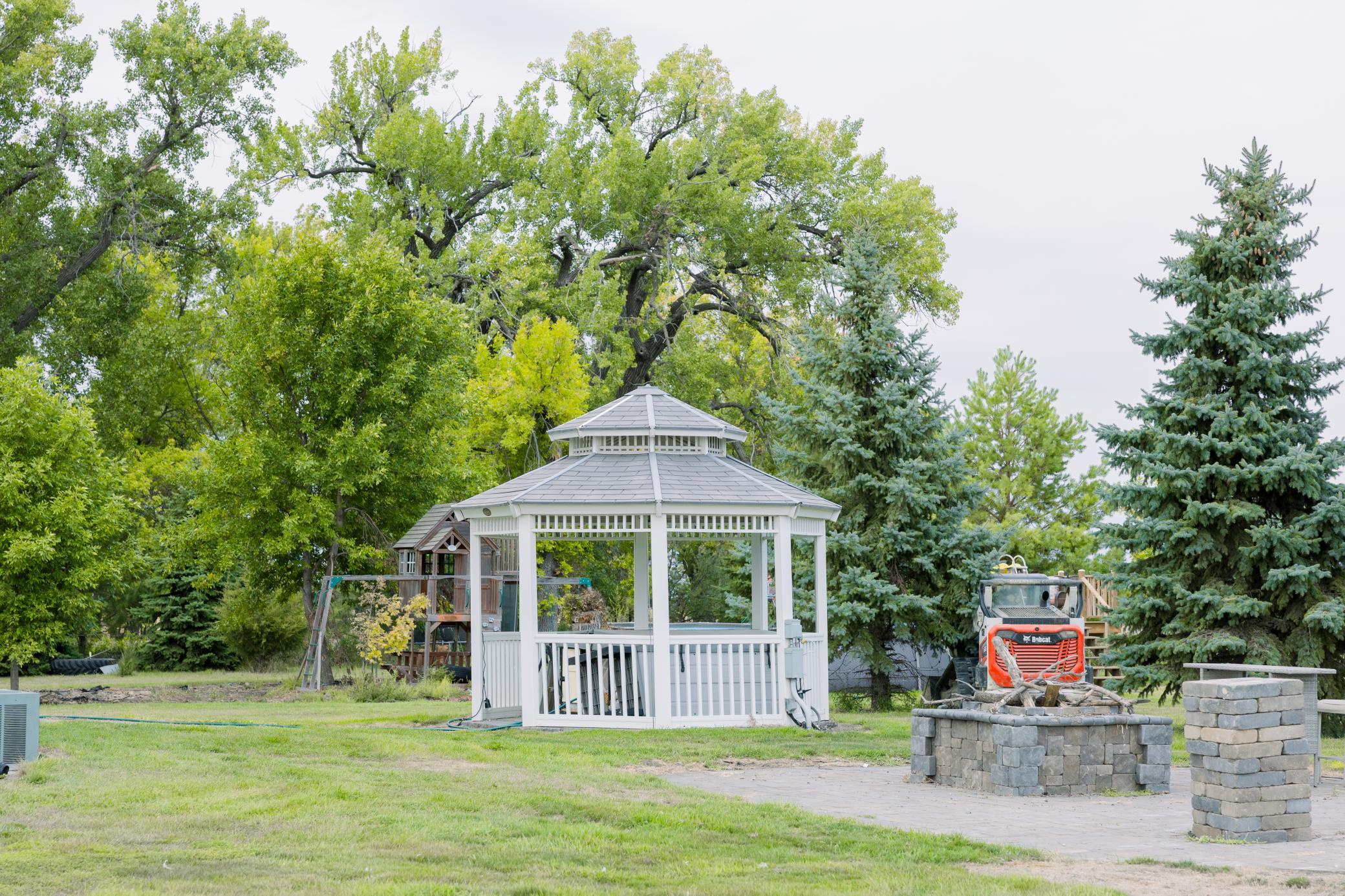 1900 single family home for sale at 15956 52nd Street SE in Kindred, ND — 4 bed, 2 bath (photo 37 of 42)