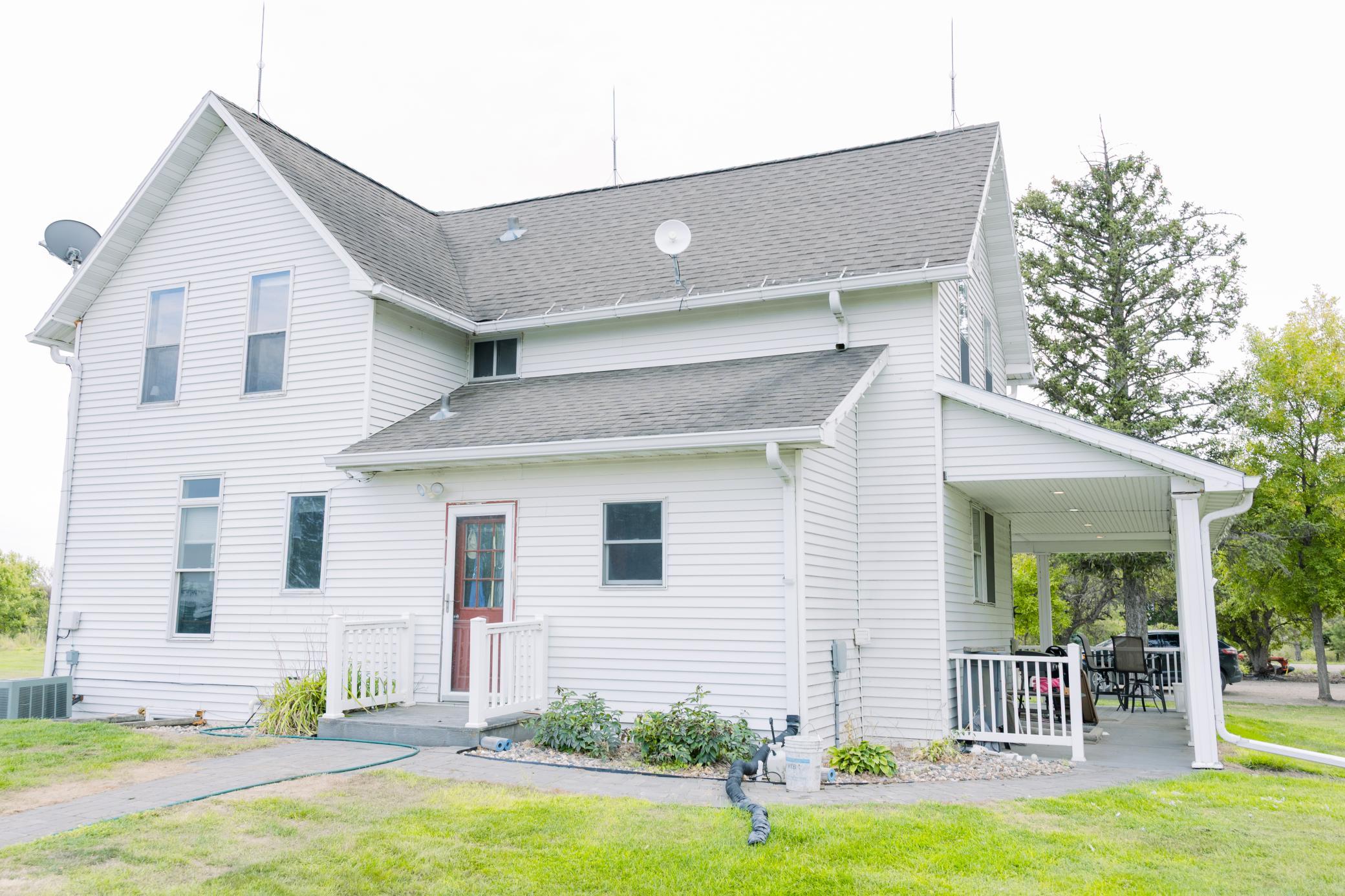 1900 single family home for sale at 15956 52nd Street SE in Kindred, ND — 4 bed, 2 bath (photo 38 of 42)