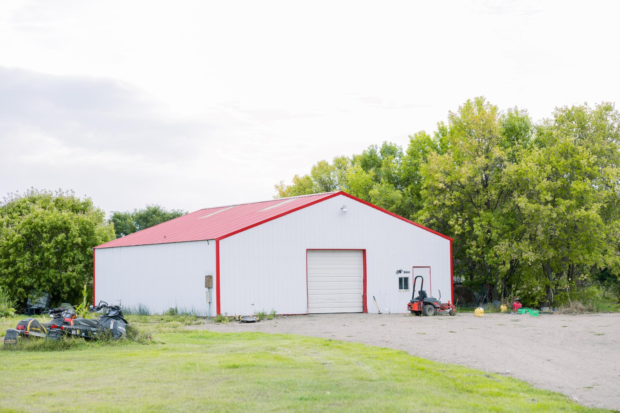 1900 single family home for sale at 15956 52nd Street SE in Kindred, ND — 4 bed, 2 bath (photo 5 of 42)