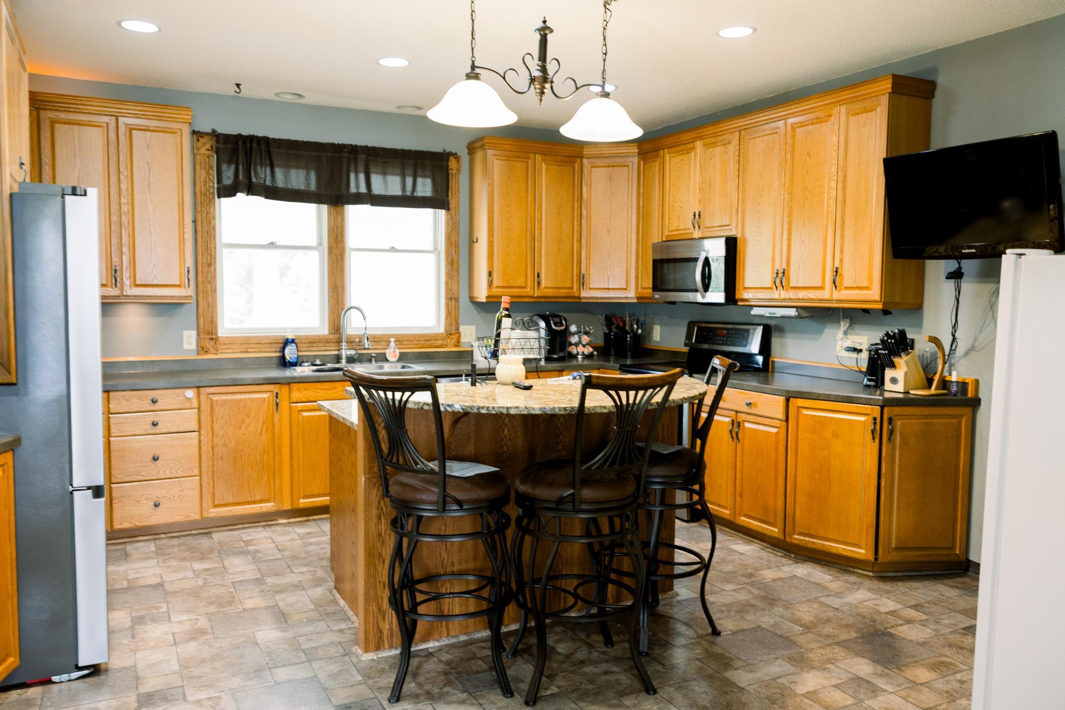 1900 single family home for sale at 15956 52nd Street SE in Kindred, ND — 4 bed, 2 bath (photo 7 of 42)
