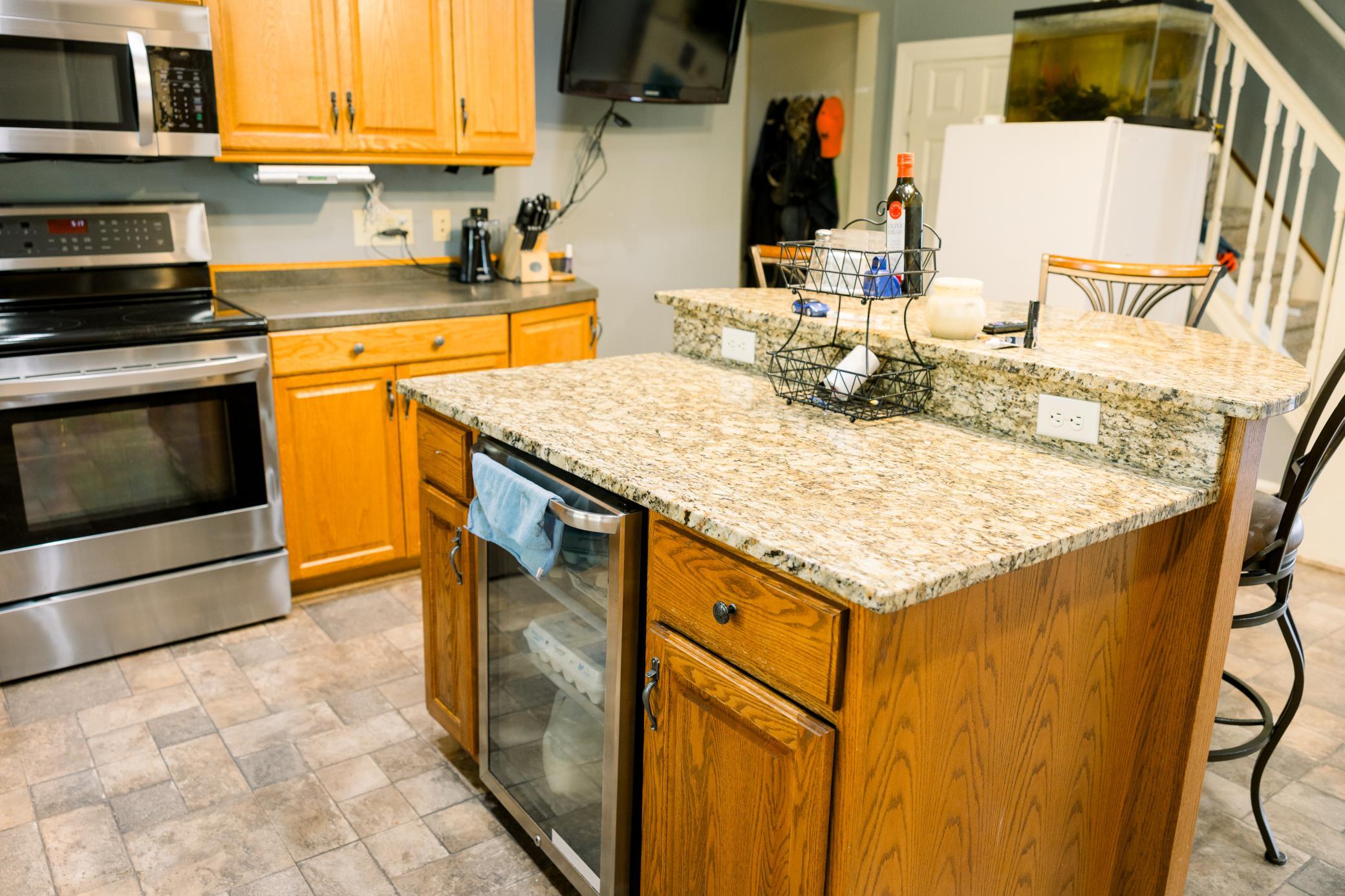1900 single family home for sale at 15956 52nd Street SE in Kindred, ND — 4 bed, 2 bath (photo 9 of 42)