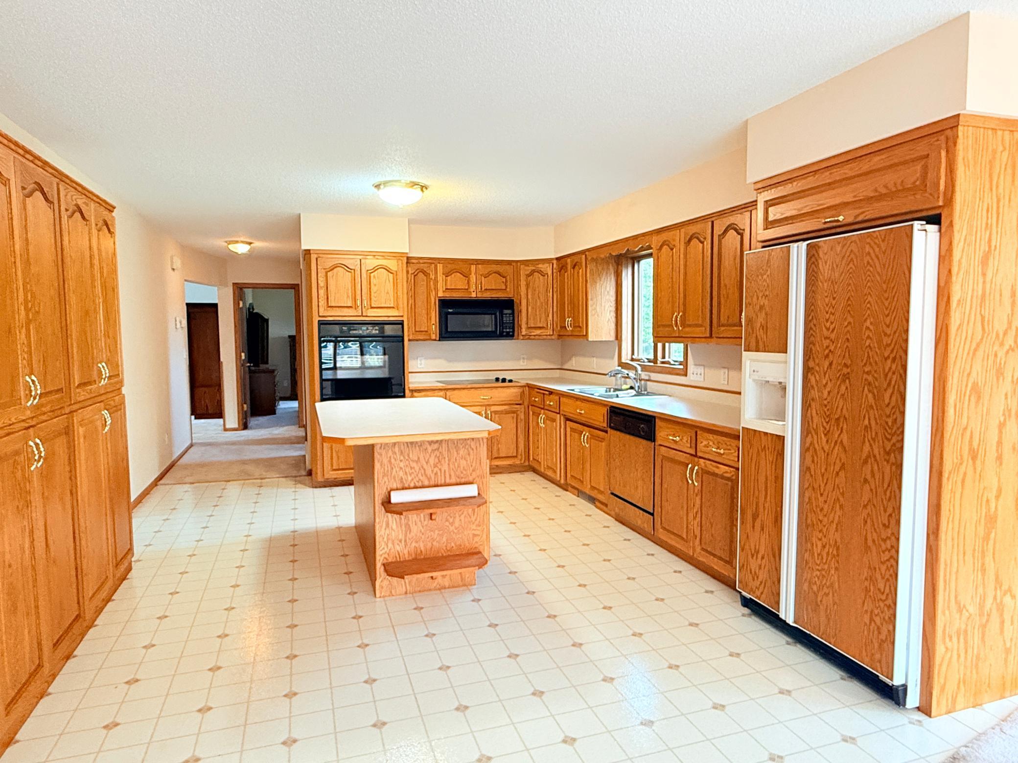 1999 single family home for sale at 606 4th Street W in Ada, MN — 4 bed, 2 bath (photo 23 of 49)
