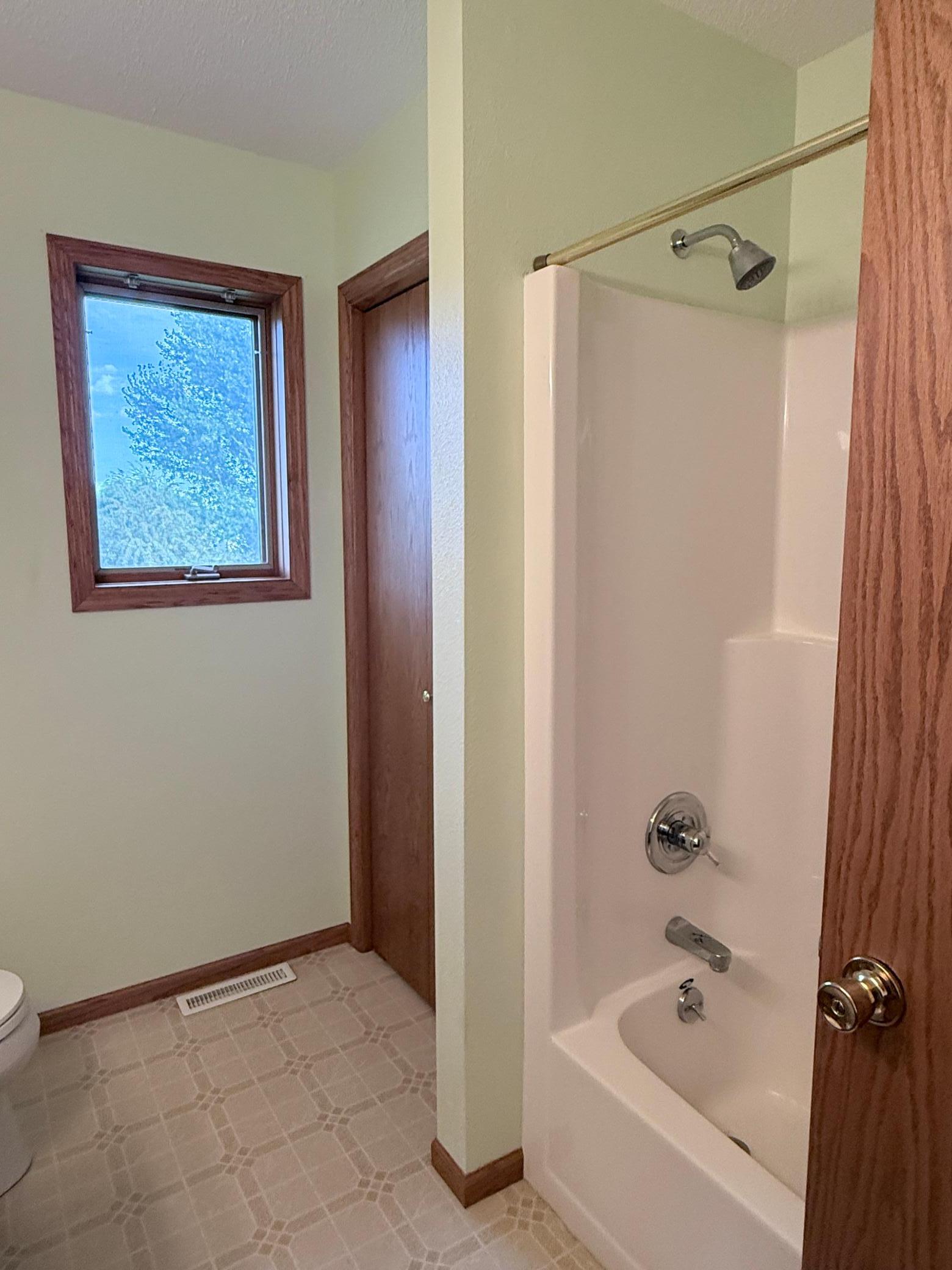 1999 single family home for sale at 606 4th Street W in Ada, MN — 4 bed, 2 bath (photo 39 of 49)