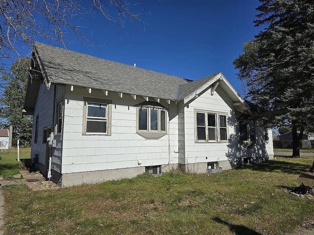 1922 single family home for sale at 227 3rd Street SW in Staples, MN — 3 bed, 2 bath (photo 2 of 16)