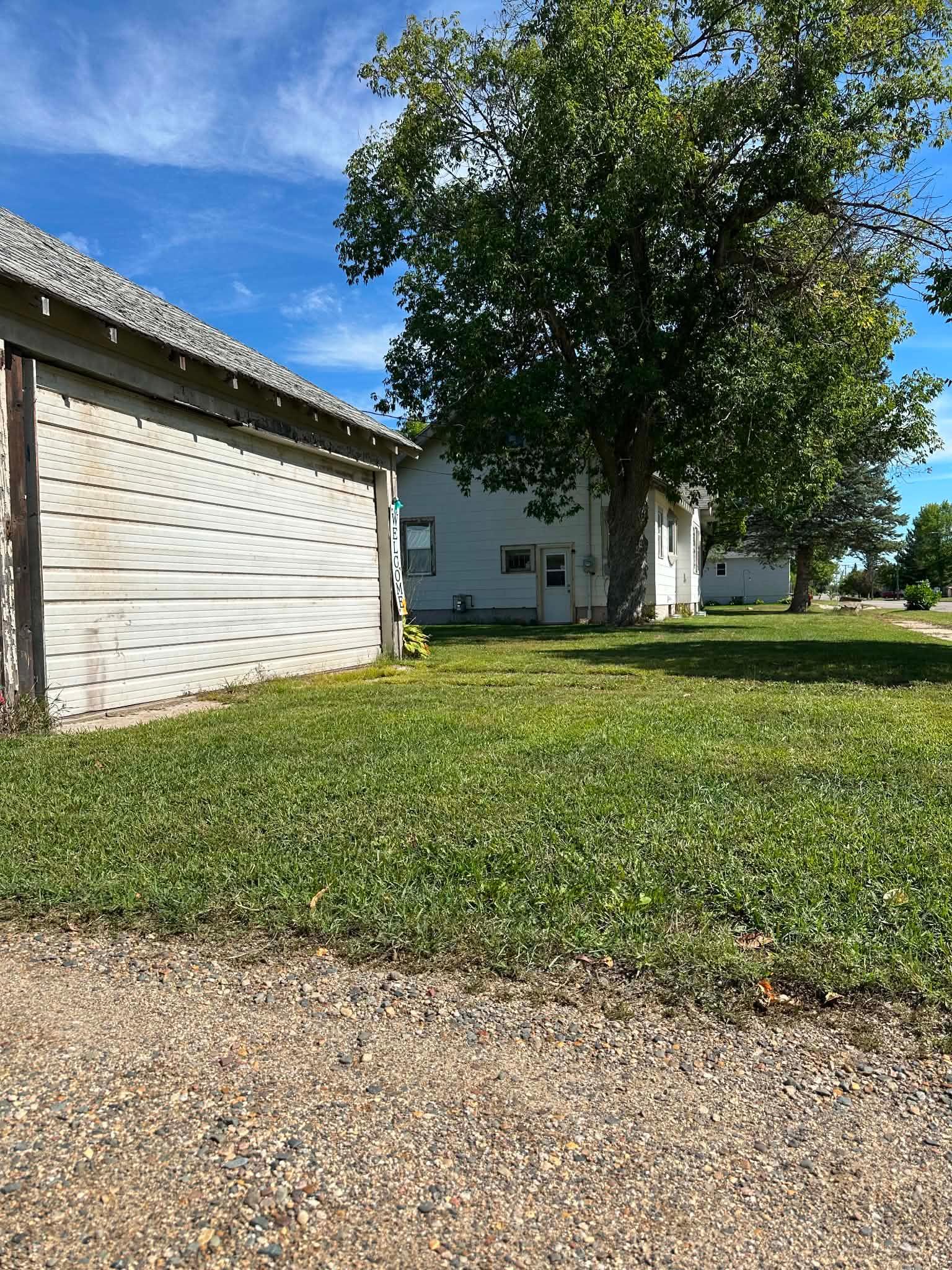1922 single family home for sale at 227 3rd Street SW in Staples, MN — 3 bed, 2 bath (photo 4 of 16)