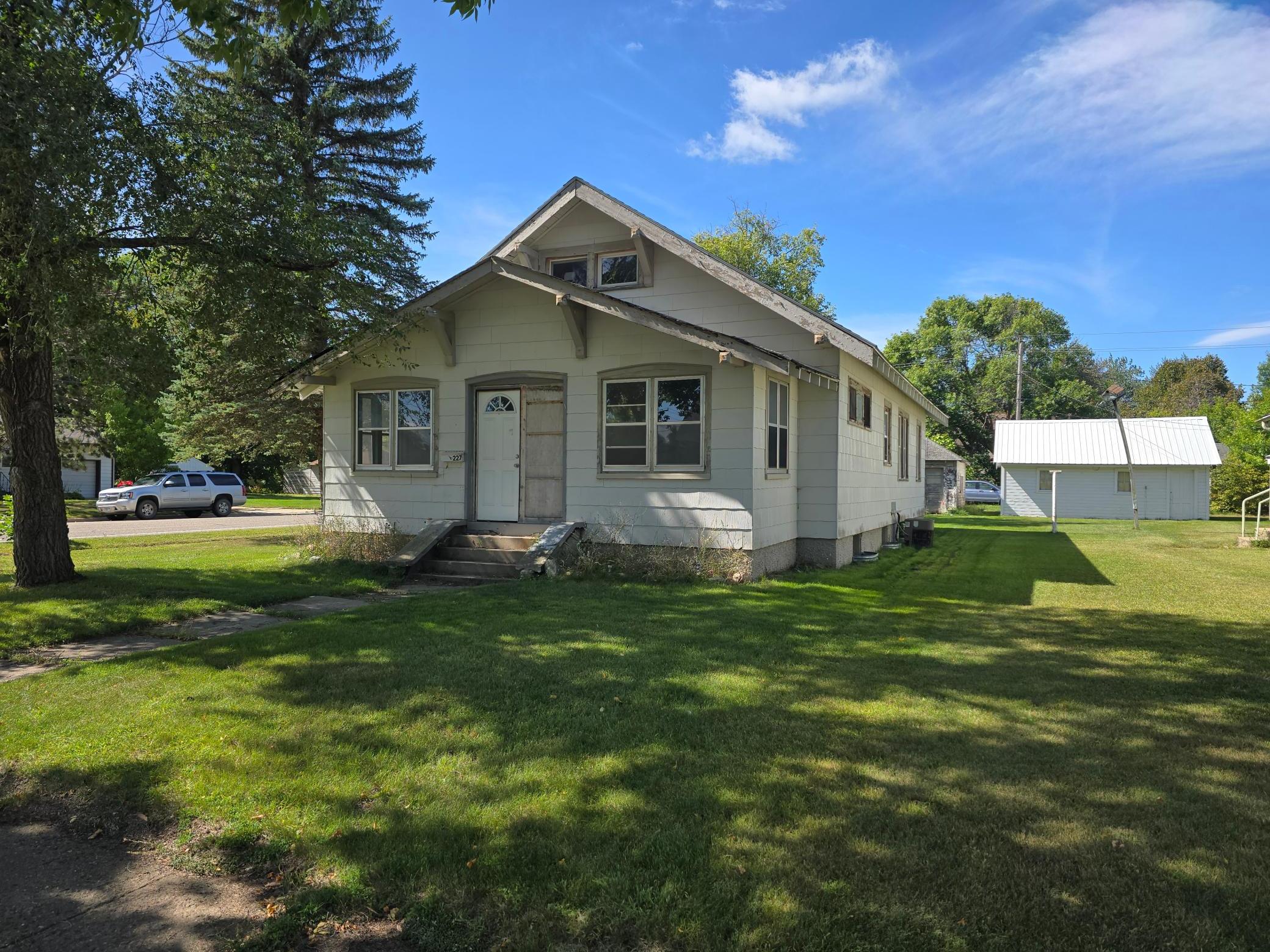 1922 single family home for sale at 227 3rd Street SW in Staples, MN — 3 bed, 2 bath (photo 7 of 16)