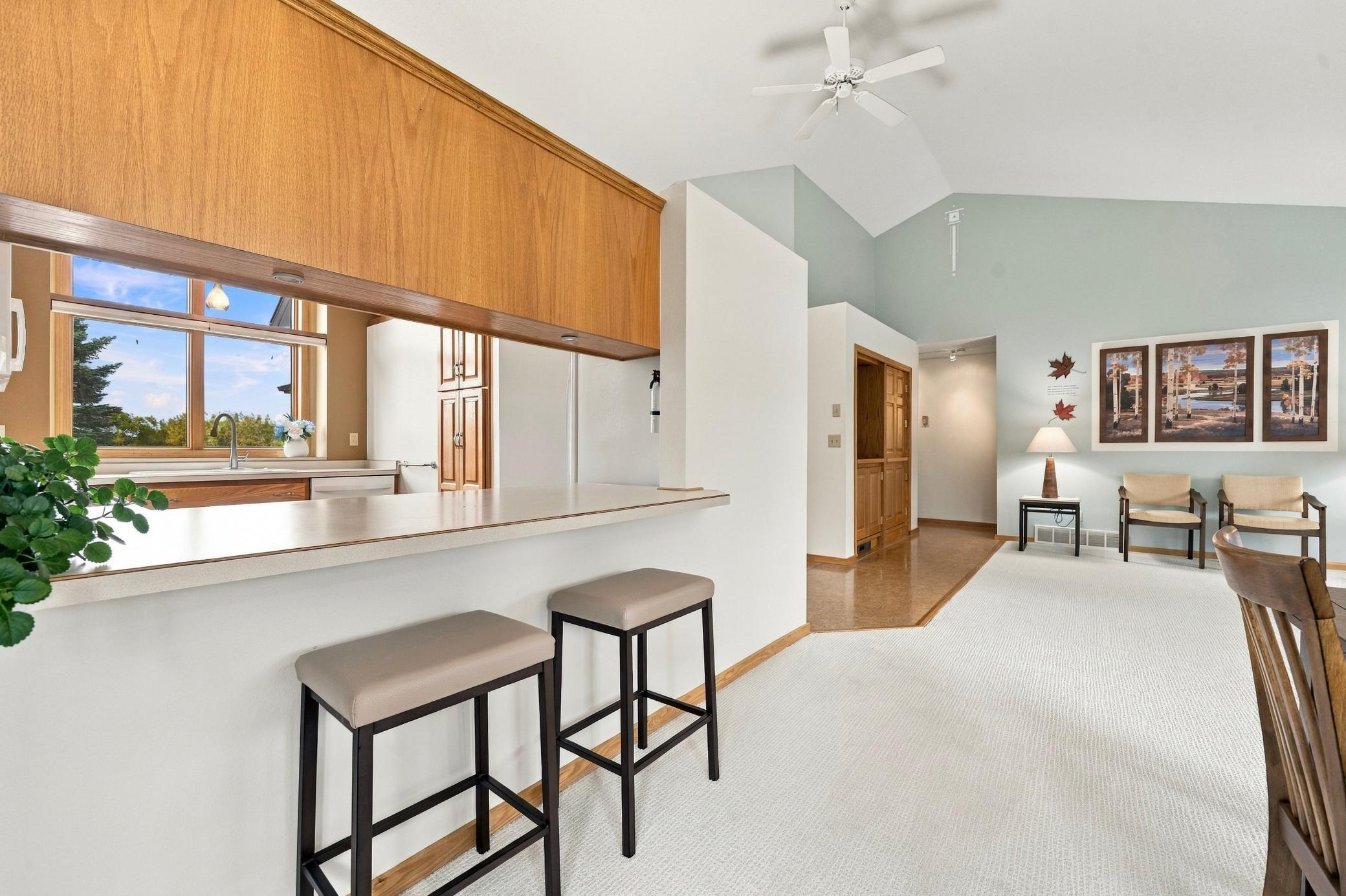 1997 townhouse for sale at 2115 6th Avenue E in Alexandria, MN — 2 bed, 2 bath (photo 14 of 30)