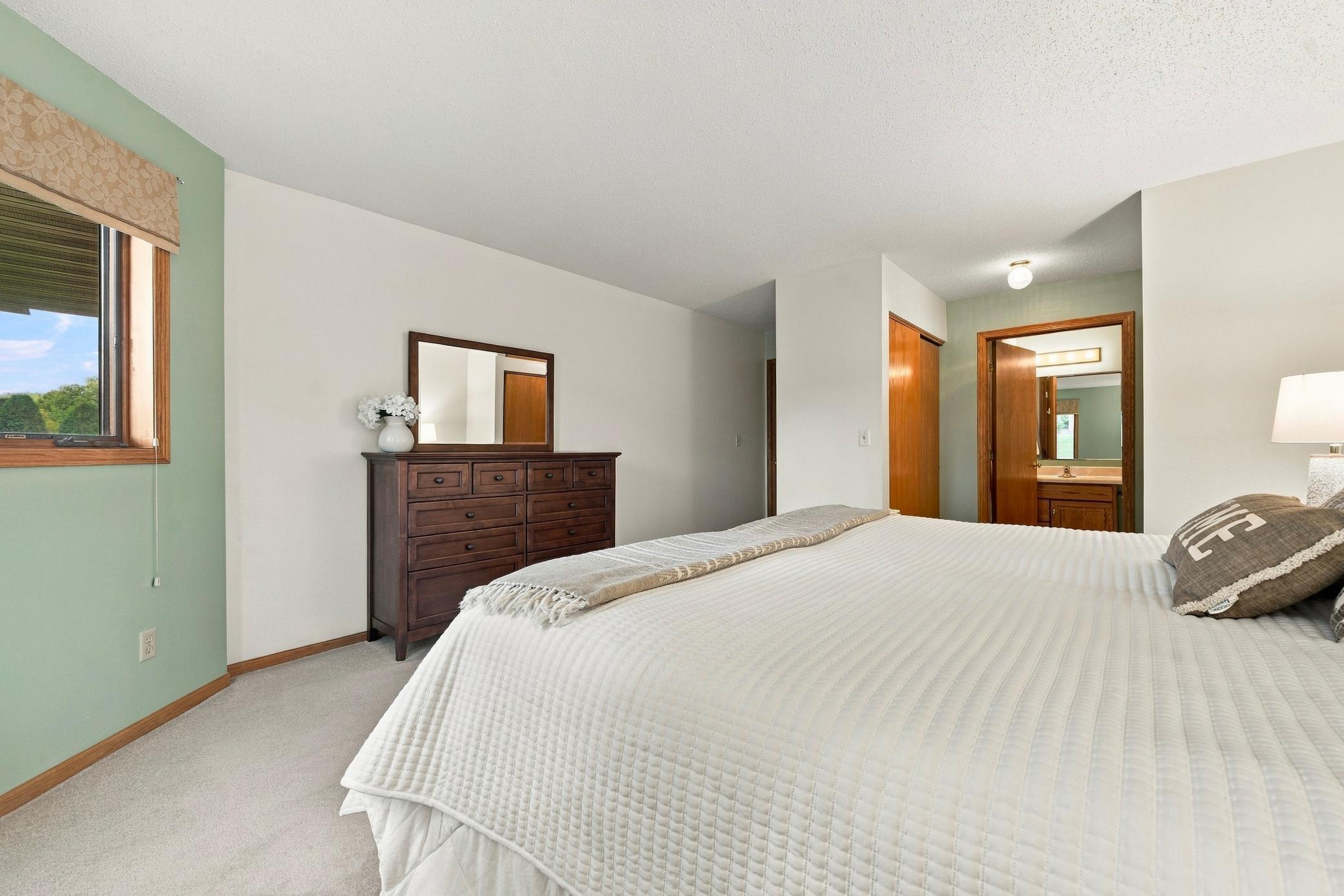 1997 townhouse for sale at 2115 6th Avenue E in Alexandria, MN — 2 bed, 2 bath (photo 16 of 30)