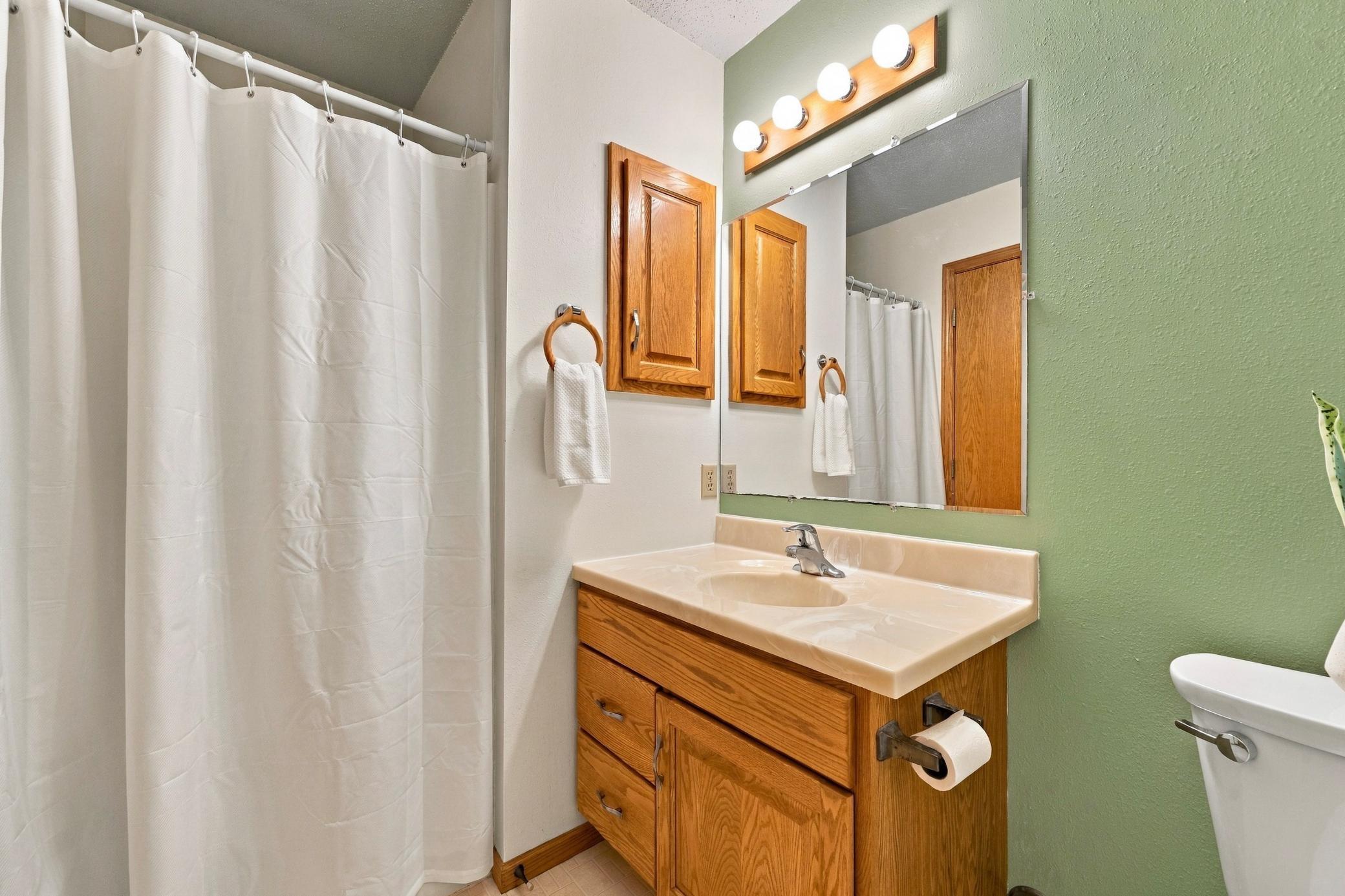 1997 townhouse for sale at 2115 6th Avenue E in Alexandria, MN — 2 bed, 2 bath (photo 19 of 30)