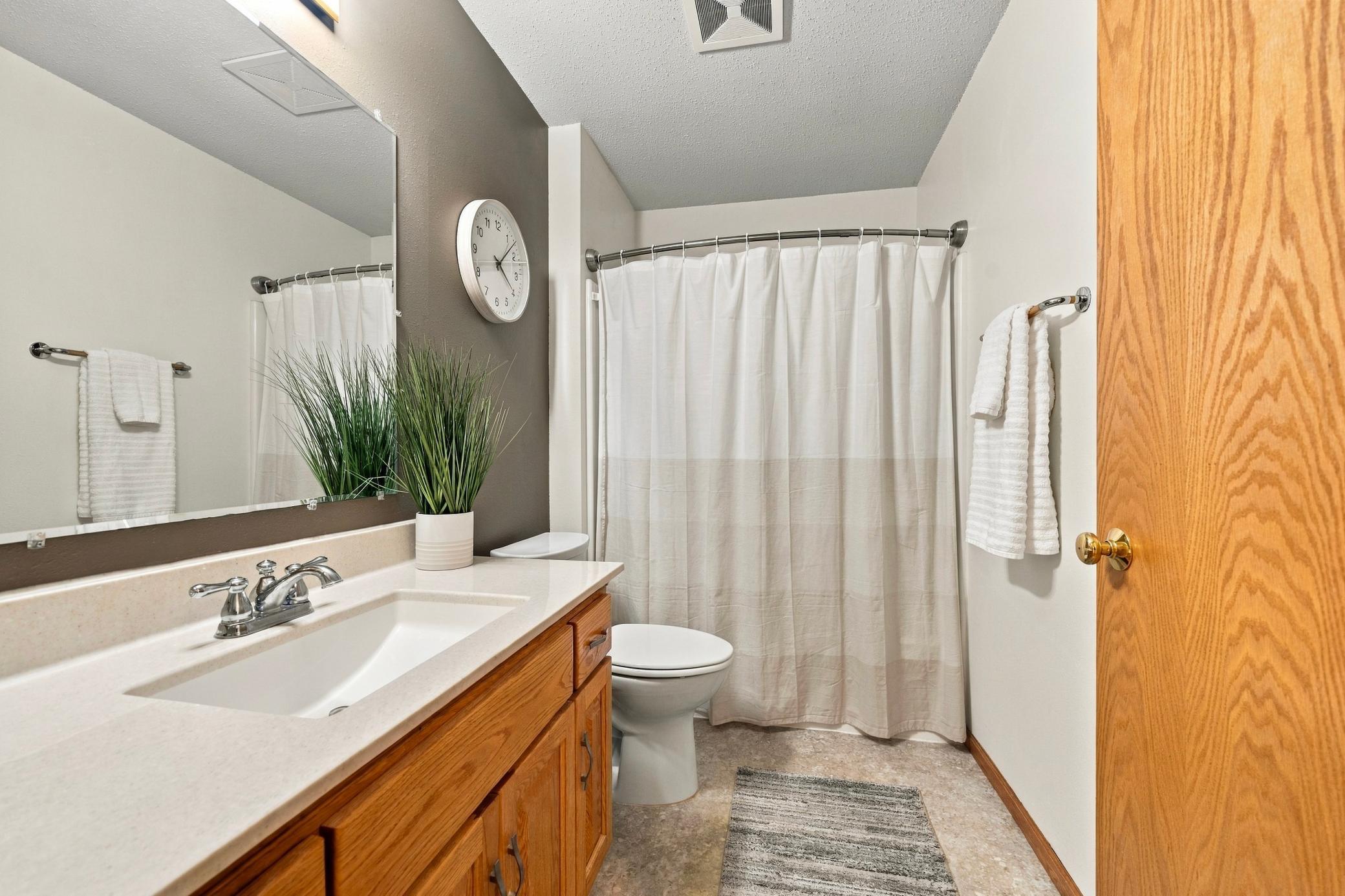 1997 townhouse for sale at 2115 6th Avenue E in Alexandria, MN — 2 bed, 2 bath (photo 21 of 30)