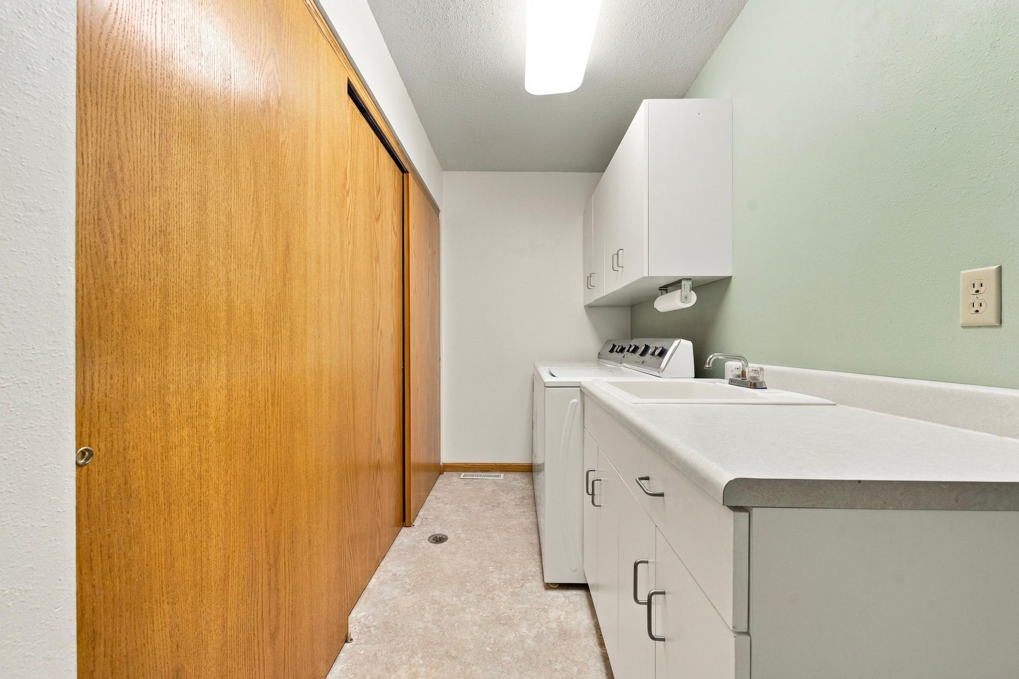 1997 townhouse for sale at 2115 6th Avenue E in Alexandria, MN — 2 bed, 2 bath (photo 22 of 30)