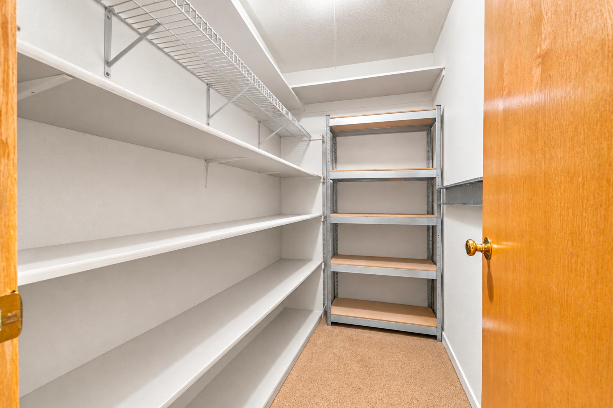 1997 townhouse for sale at 2115 6th Avenue E in Alexandria, MN — 2 bed, 2 bath (photo 23 of 30)